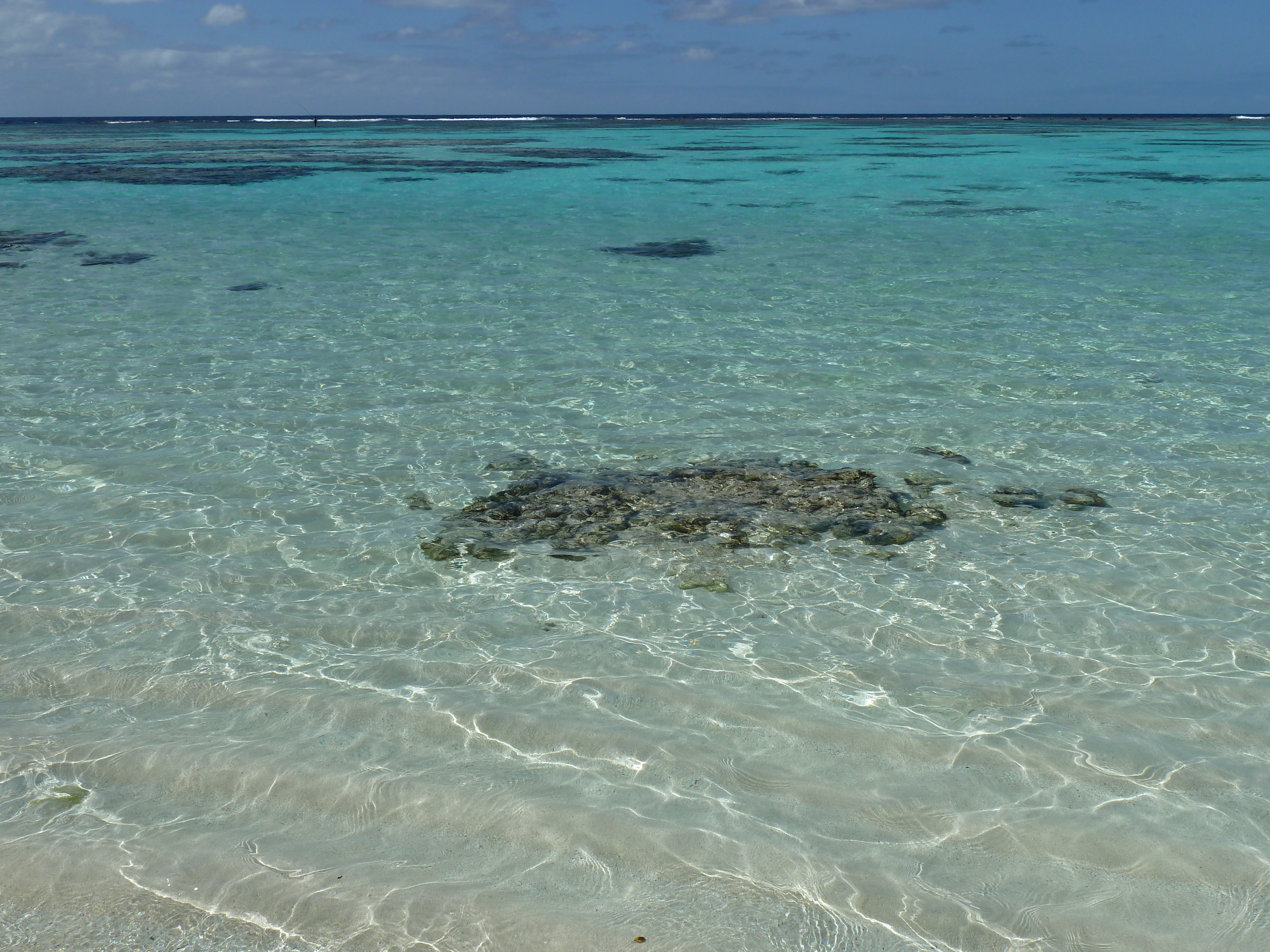 รูปถ่าย นิวแคลิโดเนีย(New Caledonia) เกาะลีฟู(Lifou) หมู่บ้านมู(Mu) 2010-05 1