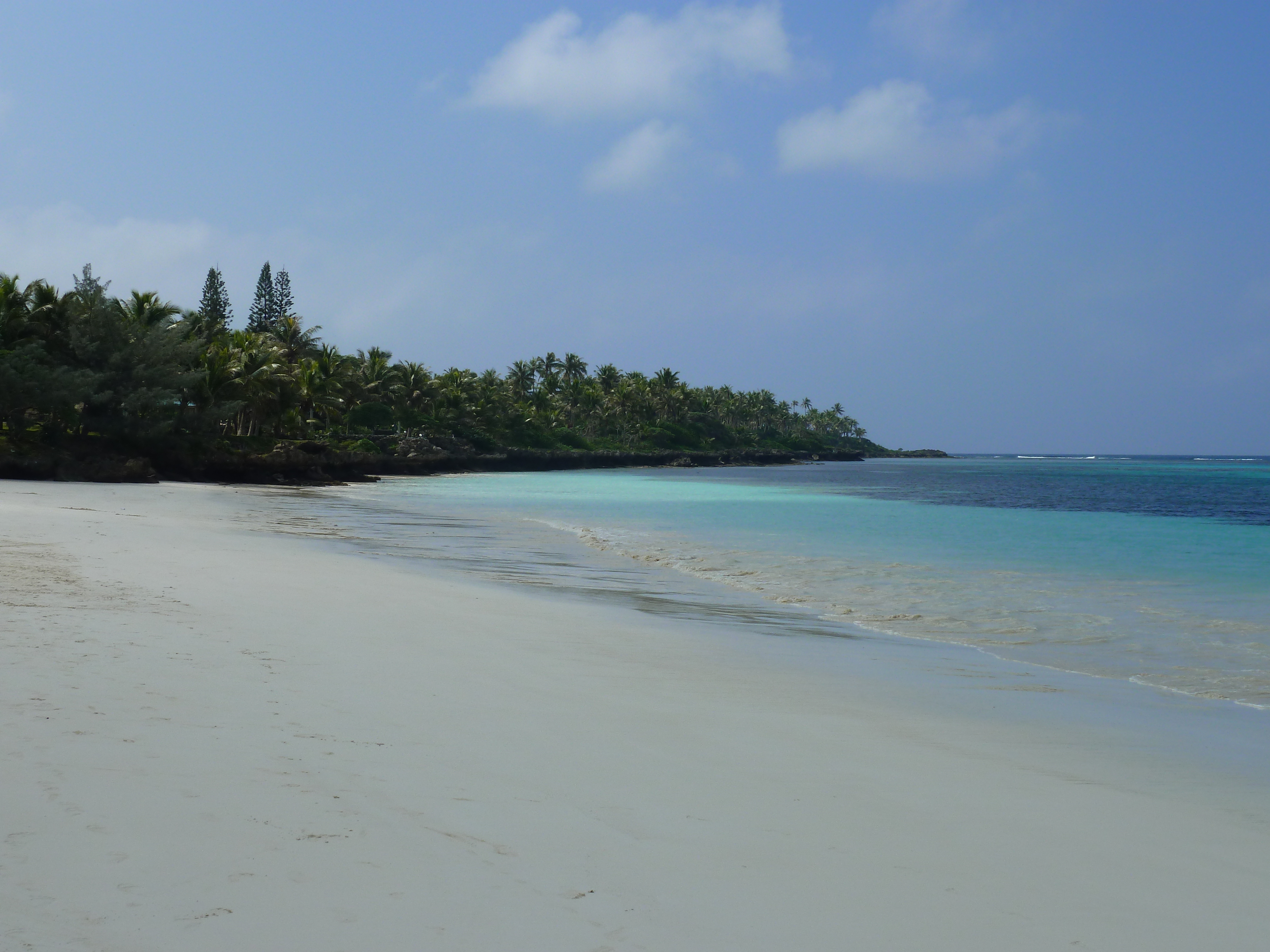 รูปถ่าย นิวแคลิโดเนีย(New Caledonia) เกาะลีฟู(Lifou) ลูเอซิลลา(Luecilla) 2010-05 3
