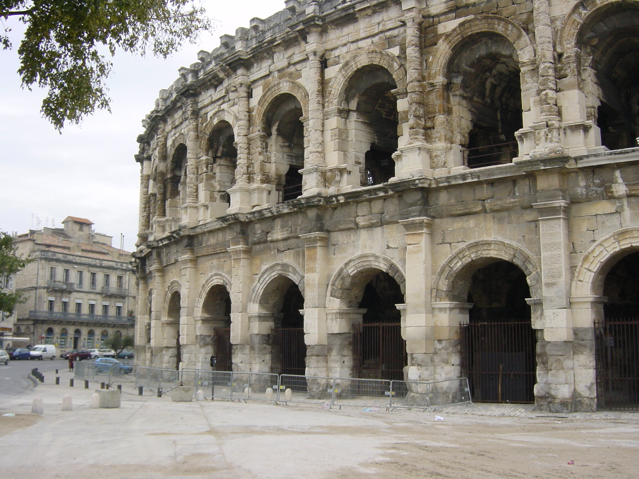 รูปถ่าย ฝรั่งเศส(France) นีเมอ(Nimes) 2001-11 10