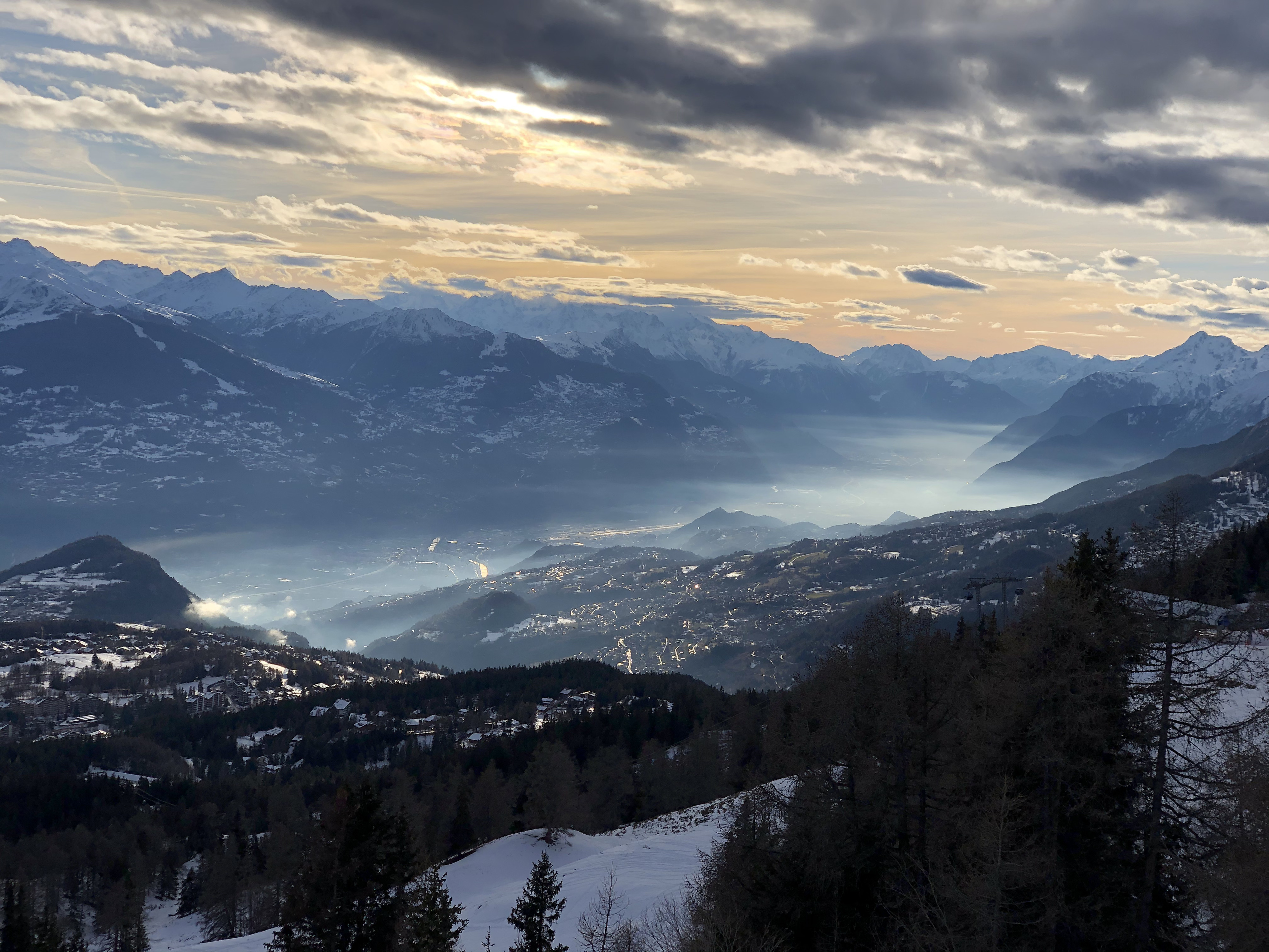 รูปถ่าย สวิสเซอร์แลนด์(Switzerland) ครองส์-มงตานา(Crans Montana) 2020-12 237