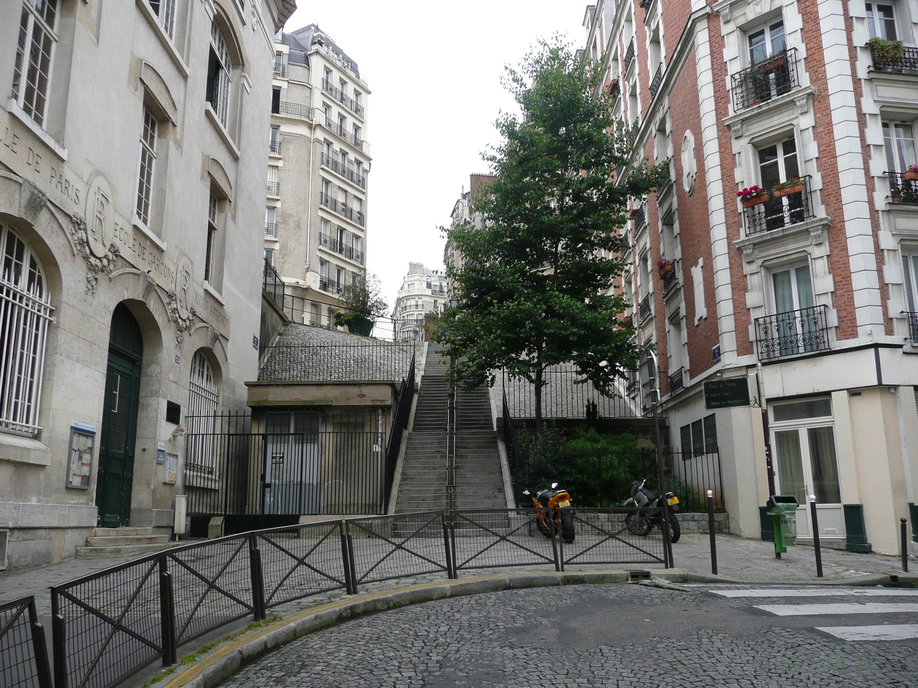 รูปถ่าย ฝรั่งเศส(France) ปารีส(Paris) มังท์มาร์เทรอ(Montmartre) 2007-06 131