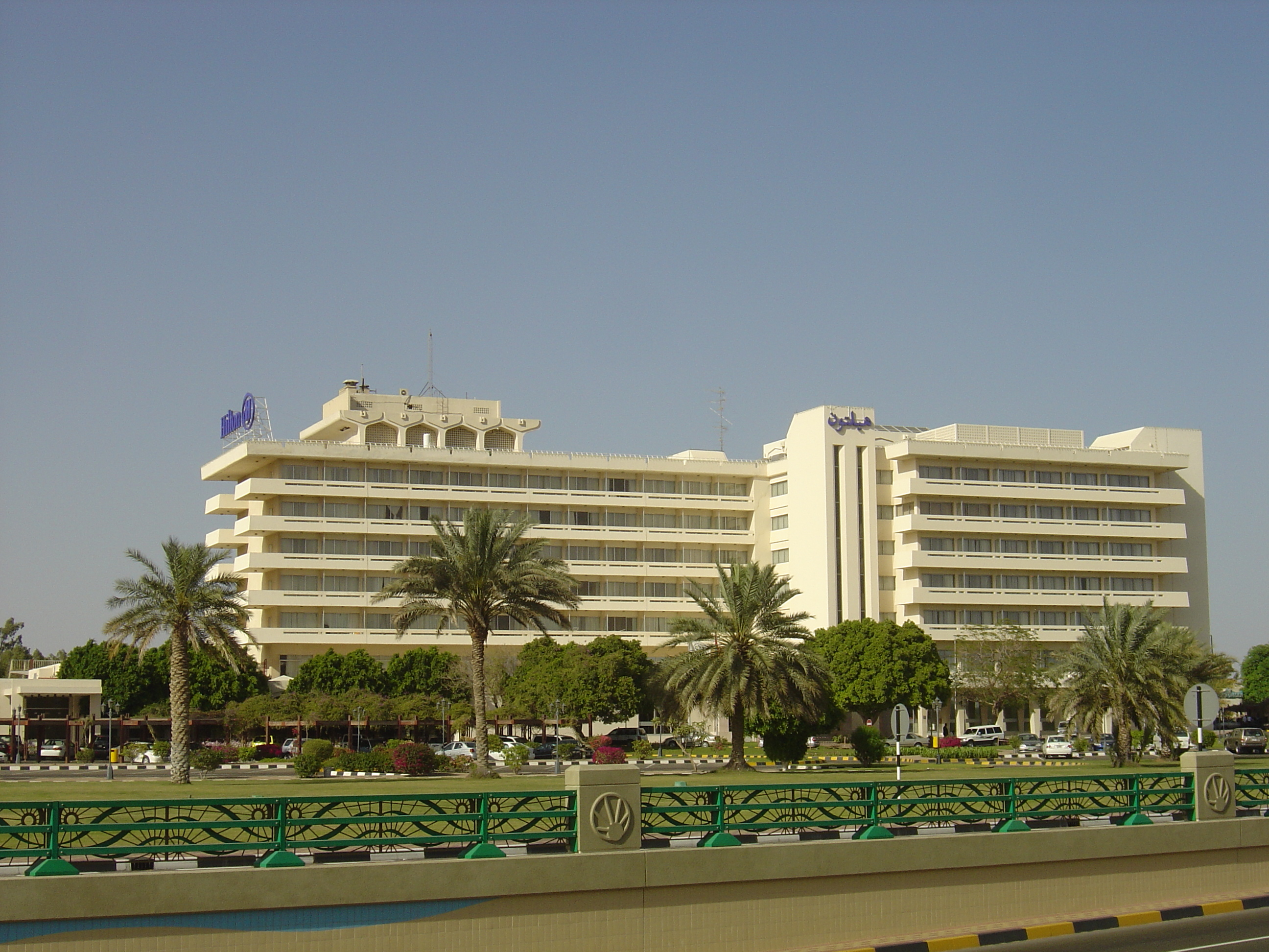 รูปถ่าย สหรัฐอาหรับเอมิเรตส์(United Arab Emirates) อาเลอิน(Al Ain) โรงแรมฮิลตัน(Hilton Hotel) 2005-03 17