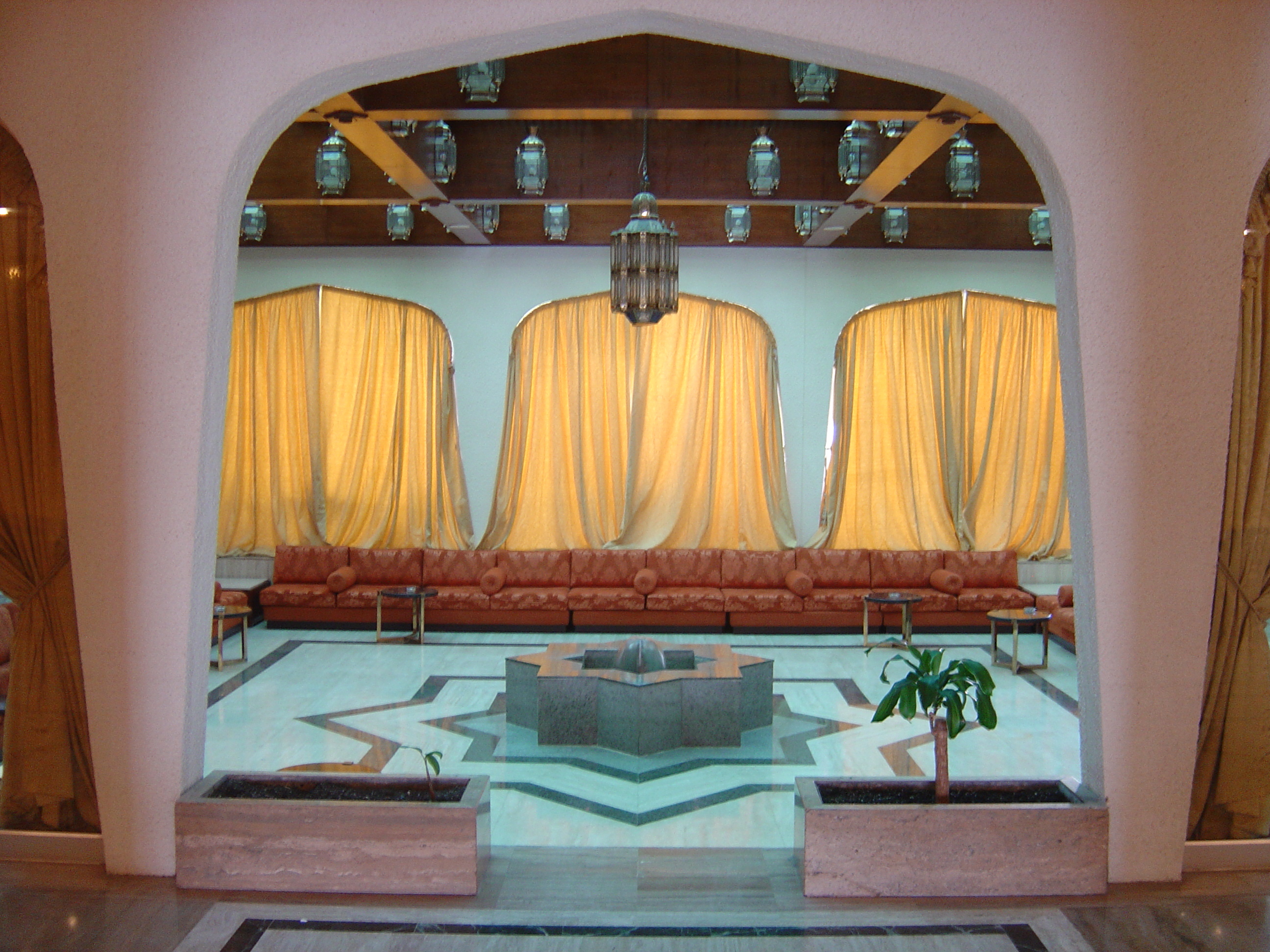 รูปถ่าย สหรัฐอาหรับเอมิเรตส์(United Arab Emirates) อาเลอิน(Al Ain) โรงแรมฮิลตัน(Hilton Hotel) 2005-03 10