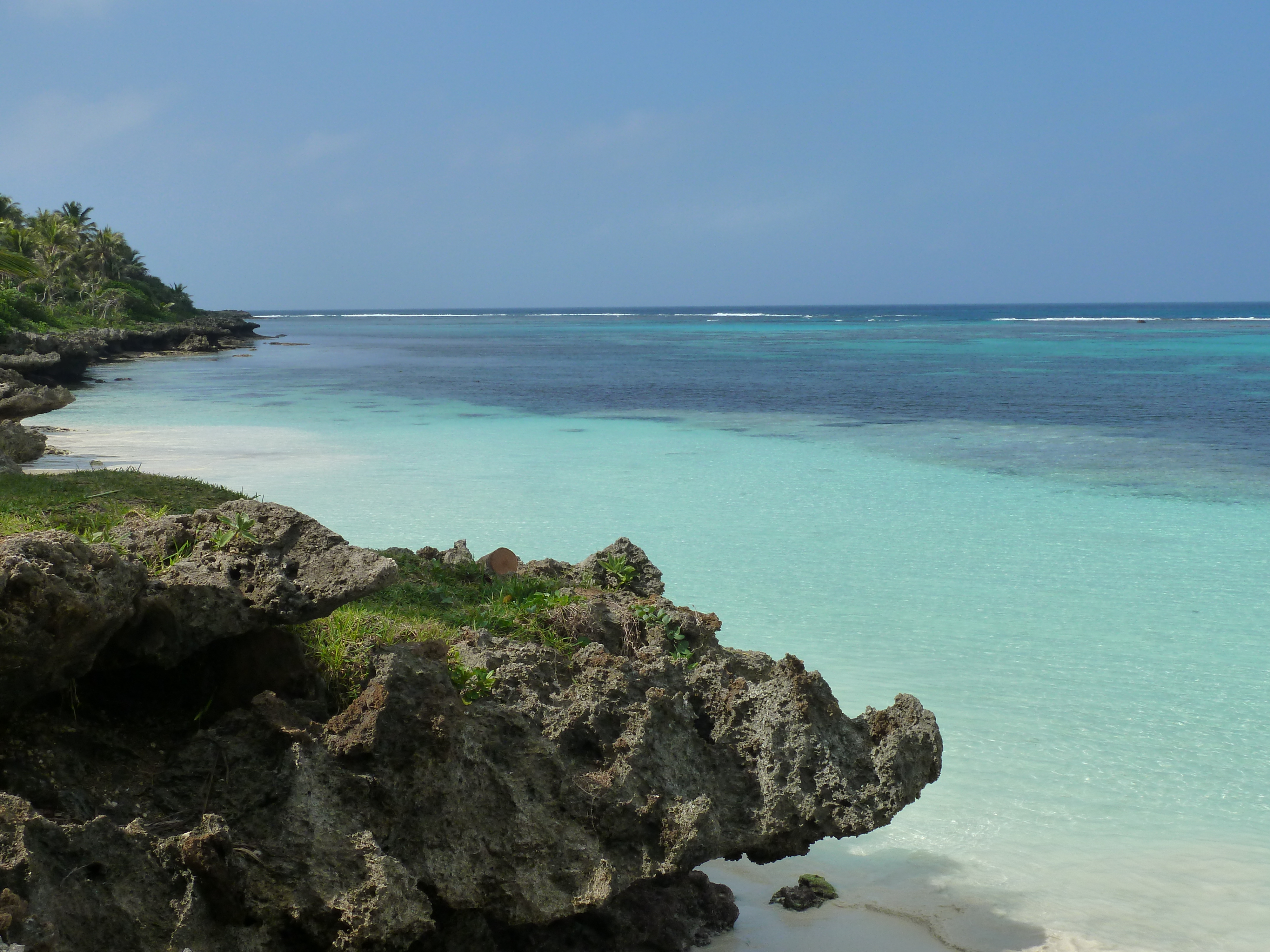 รูปถ่าย นิวแคลิโดเนีย(New Caledonia) เกาะลีฟู(Lifou) ลูเอซิลลา(Luecilla) 2010-05 19