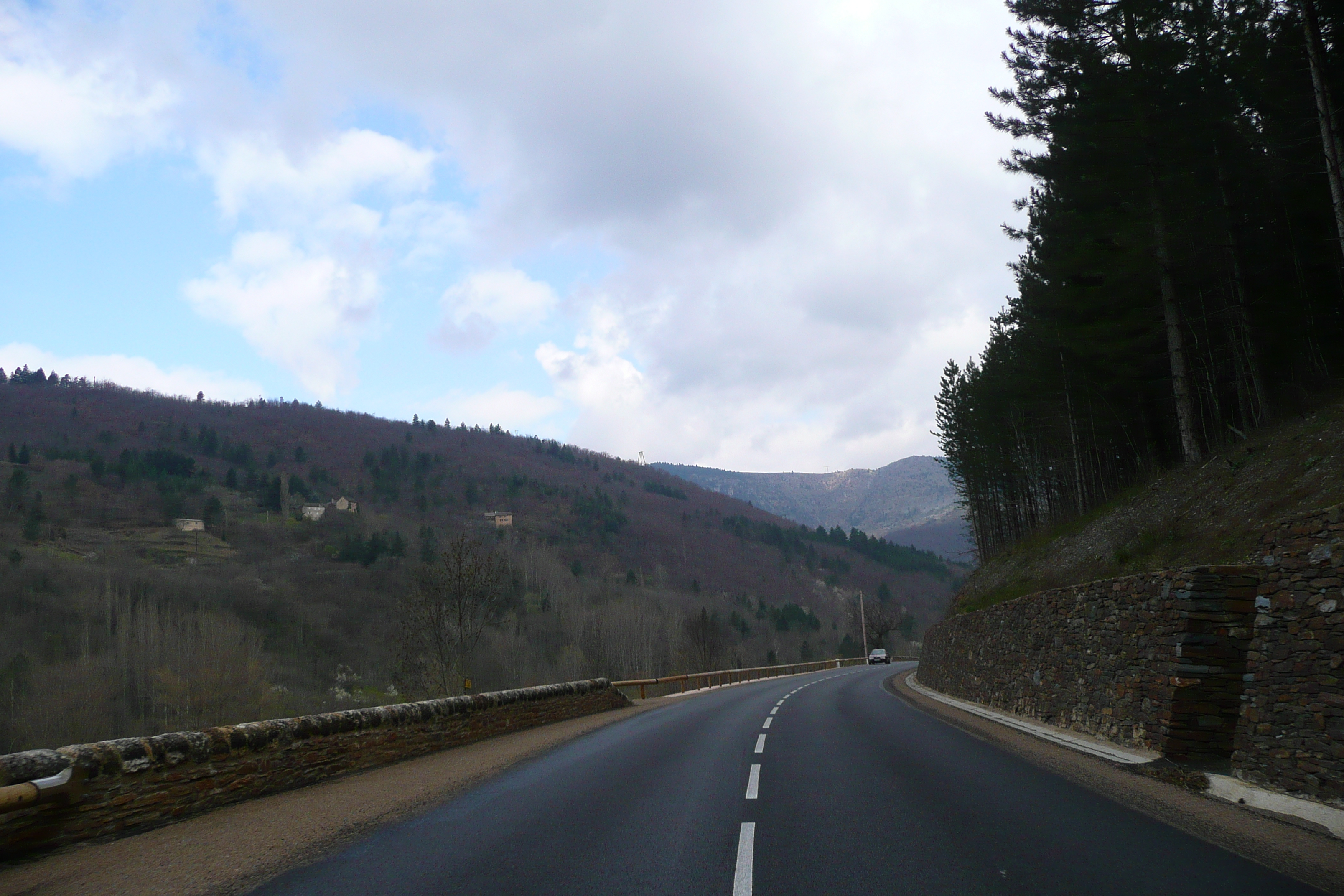รูปถ่าย ฝรั่งเศส(France) เทือกเขาเซแวน(Cevennes Mountains) ถนนจากโกกูแรสไปฟลอรัก(Cocures to Florac road) 2008-04 0