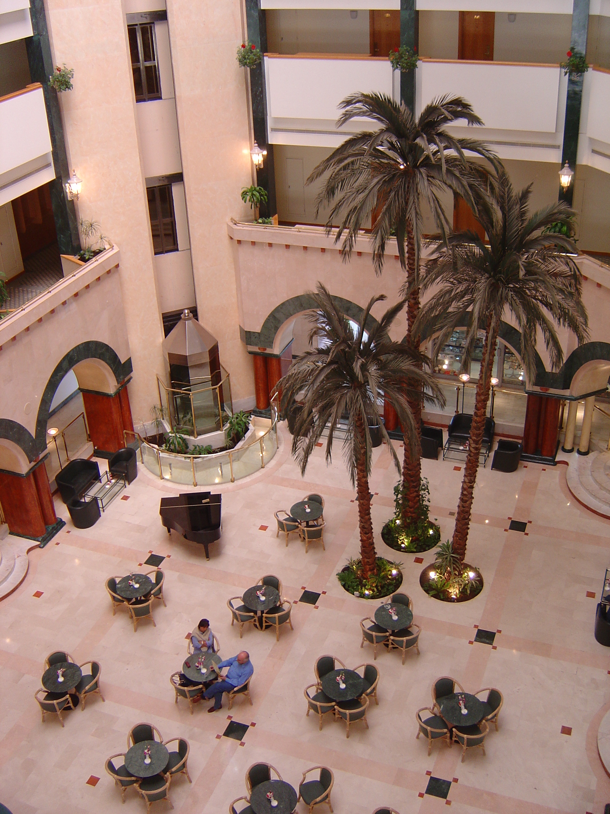 รูปถ่าย สหรัฐอาหรับเอมิเรตส์(United Arab Emirates) อาเลอิน(Al Ain) โรงแรมฮิลตัน(Hilton Hotel) 2005-03 37