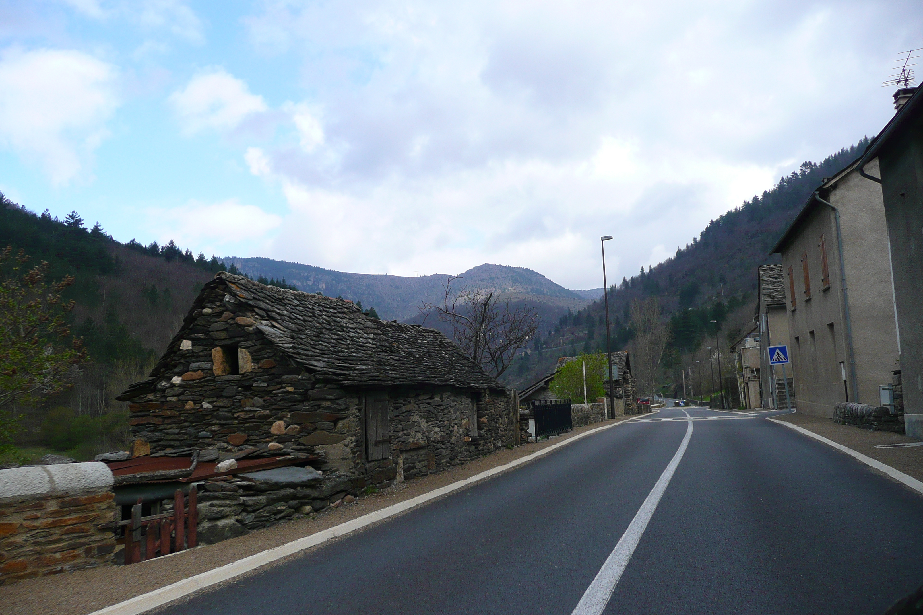รูปถ่าย ฝรั่งเศส(France) เทือกเขาเซแวน(Cevennes Mountains) ถนนจากโกกูแรสไปฟลอรัก(Cocures to Florac road) 2008-04 37