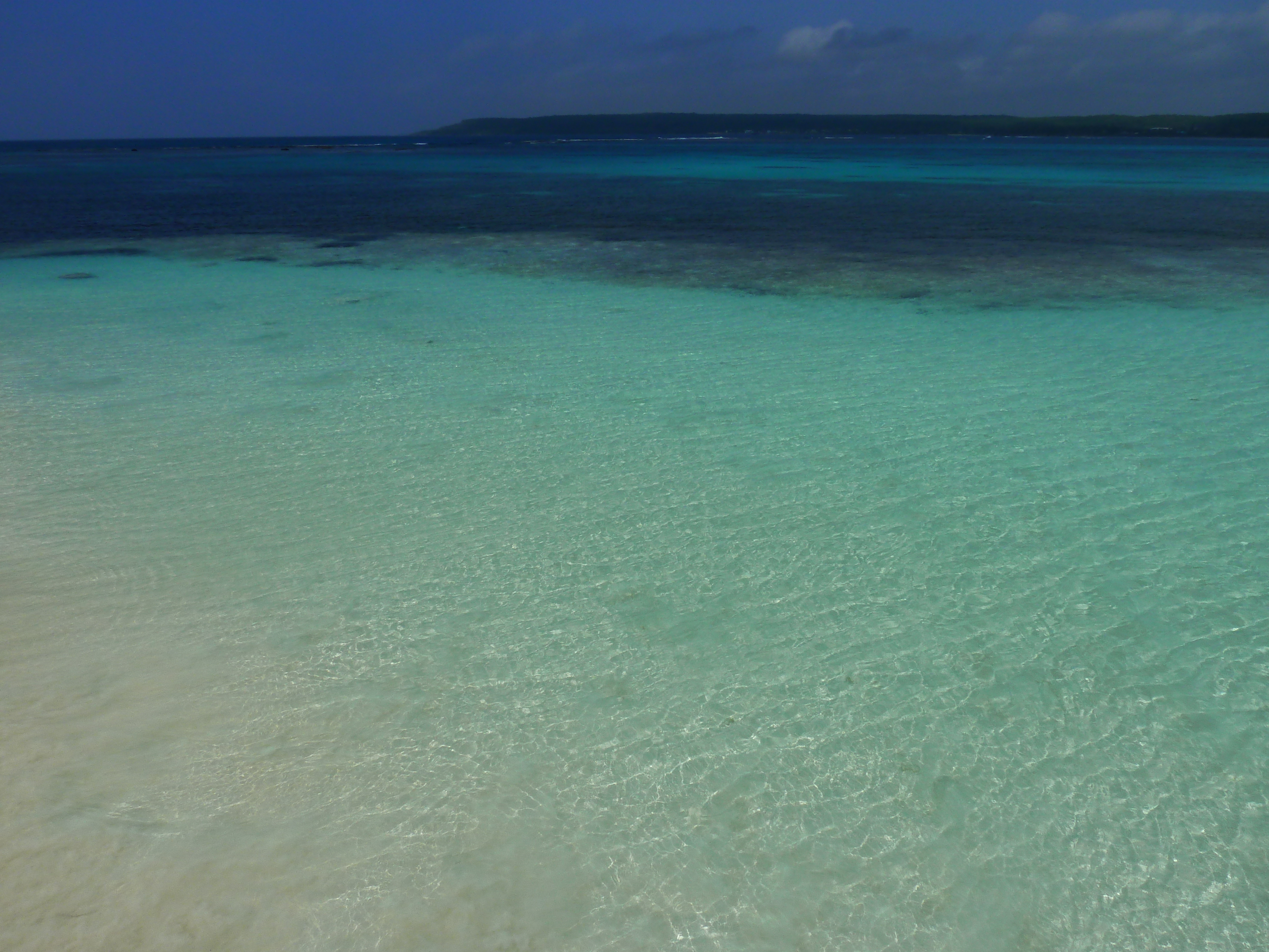 รูปถ่าย นิวแคลิโดเนีย(New Caledonia) เกาะลีฟู(Lifou) ลูเอซิลลา(Luecilla) 2010-05 2