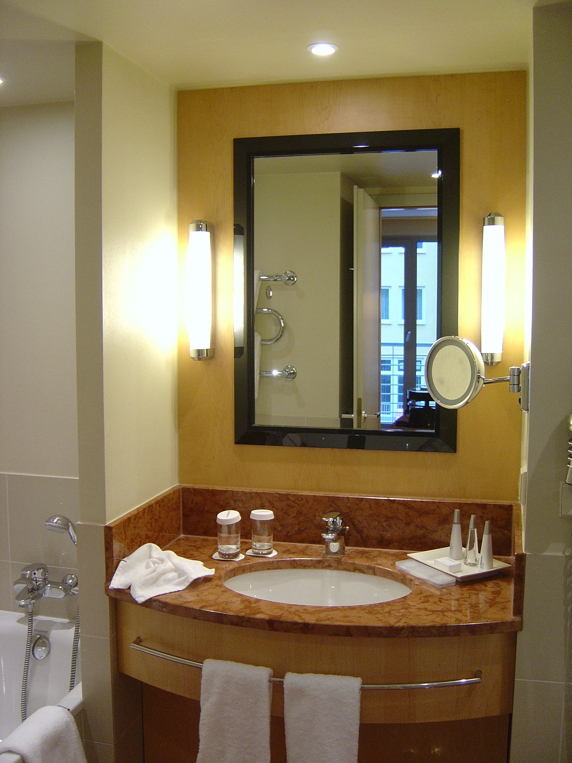 รูปถ่าย เยอรมนี(Germany) มิวนิค(Munich) โรงแรมเลอเมอริเดียน(Le Meridien Hotel) 2005-02 19