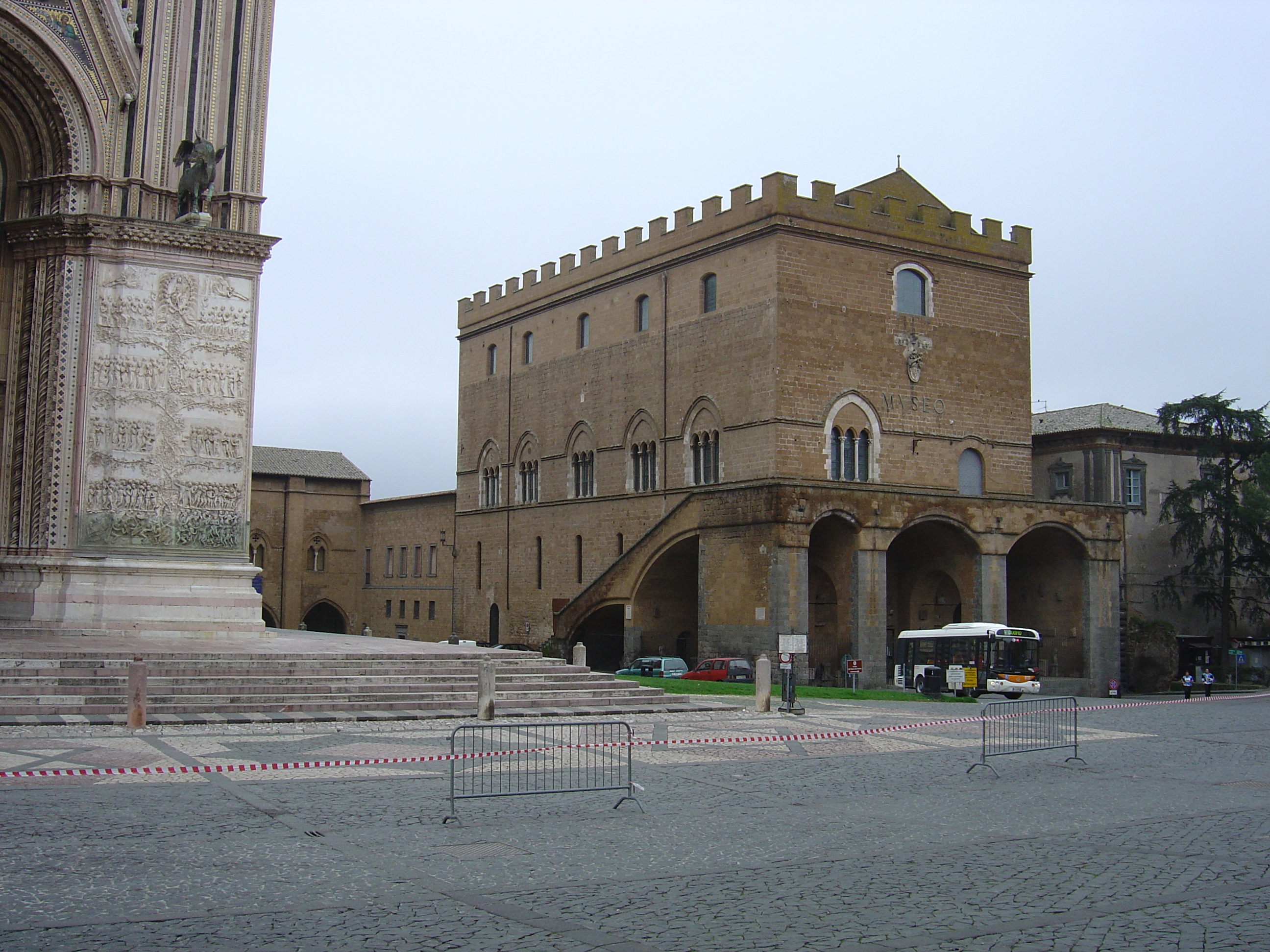 รูปถ่าย อิตาลี(Italy) ออร์วิเอโต้(Orvieto) 2004-03 12