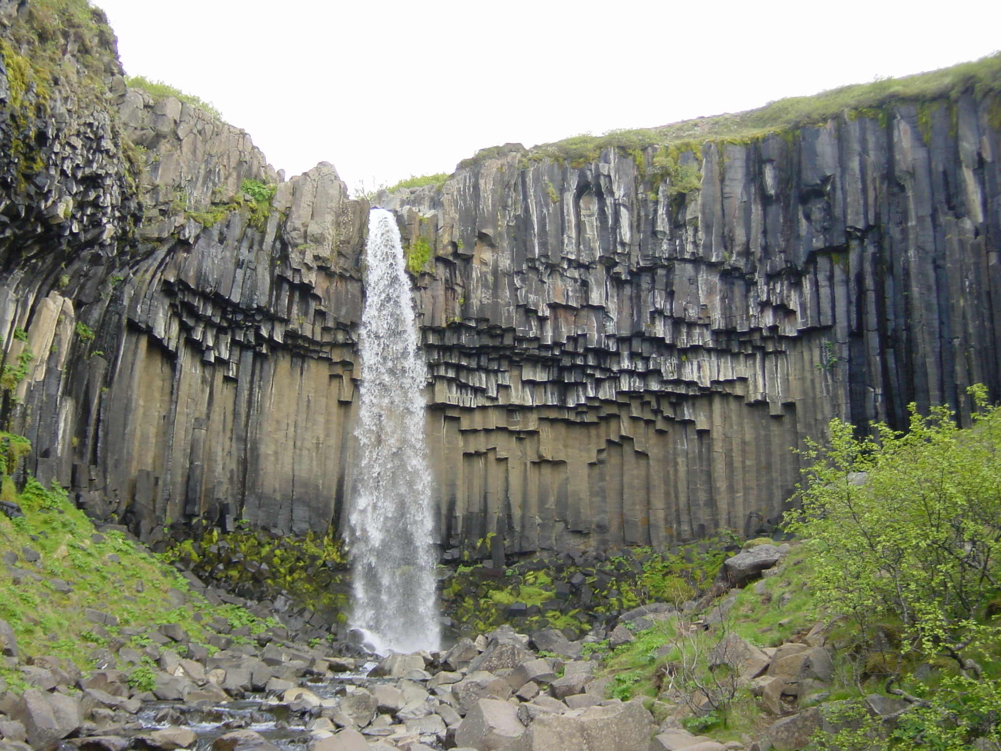 รูปถ่าย ไอซ์แลนด์(Iceland) สวาร์ติฟอส(Svartifoss) 2003-06 4