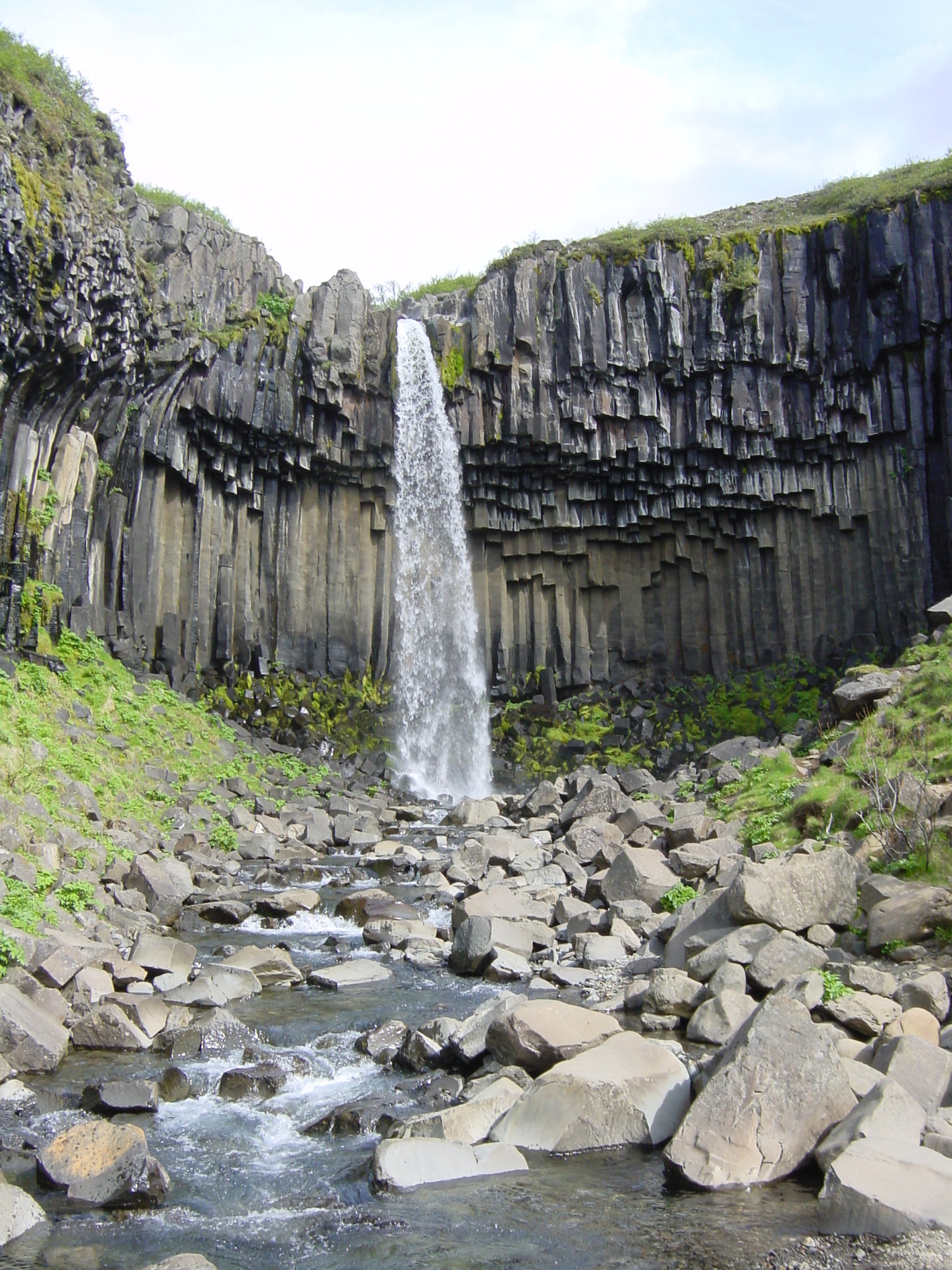 รูปถ่าย ไอซ์แลนด์(Iceland) สวาร์ติฟอส(Svartifoss) 2003-06 2