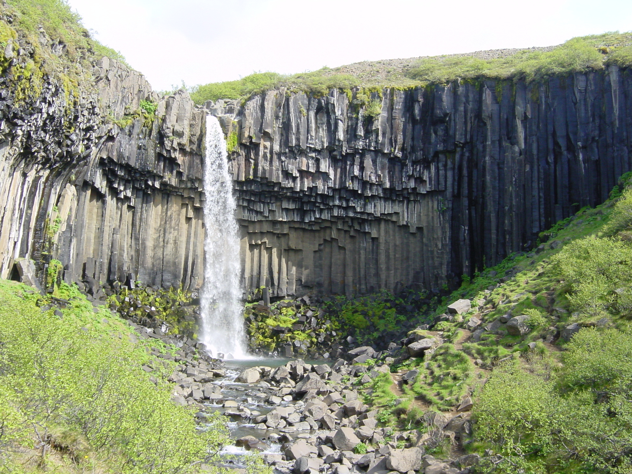 รูปถ่าย ไอซ์แลนด์(Iceland) สวาร์ติฟอส(Svartifoss) 2003-06 8