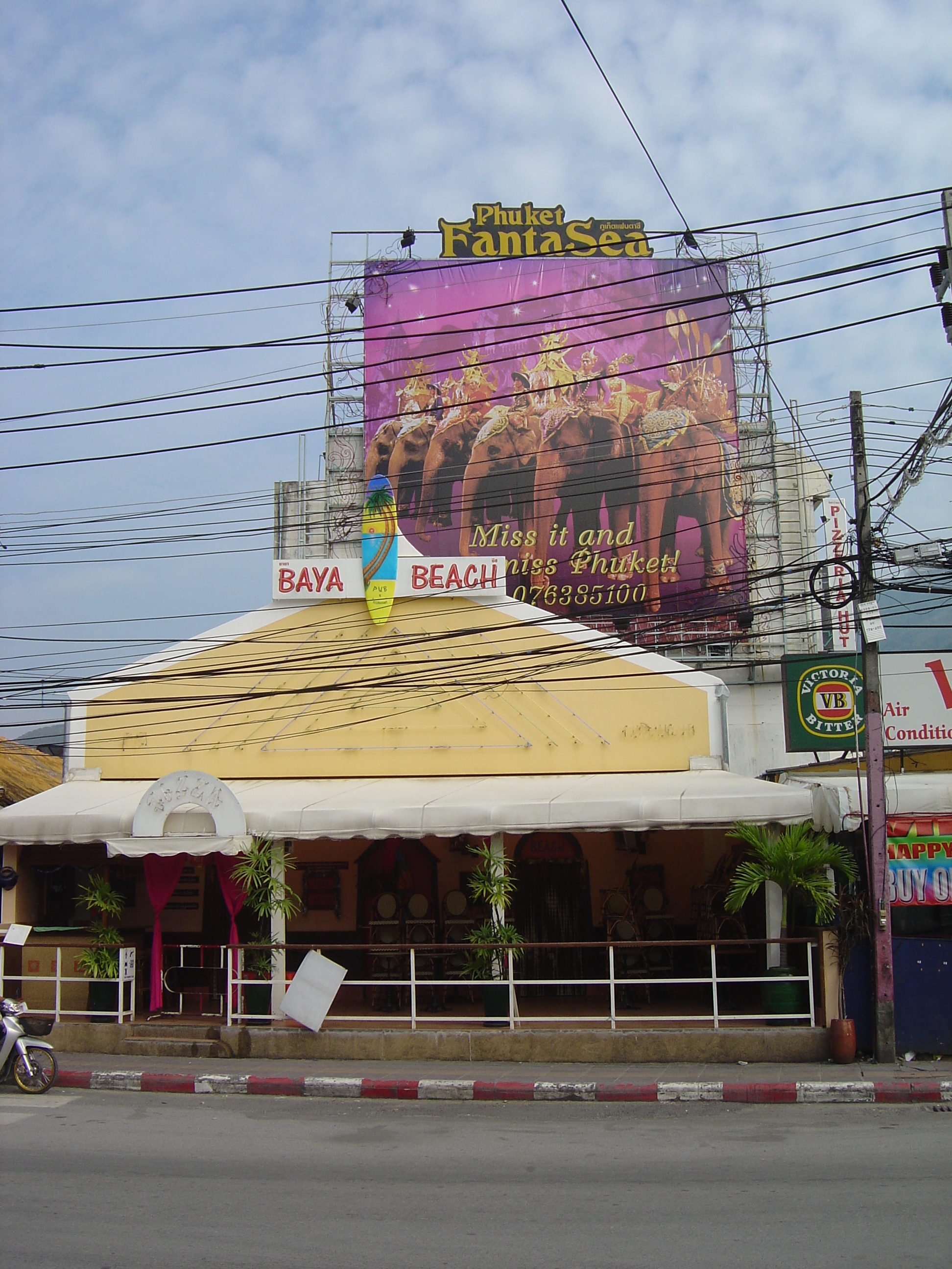 รูปถ่าย ไทย(Thailand) ภูเก็ต(Phuket) ป่าตอง(Patong) ถนนสาย 2(2nd Road) 2005-12 0