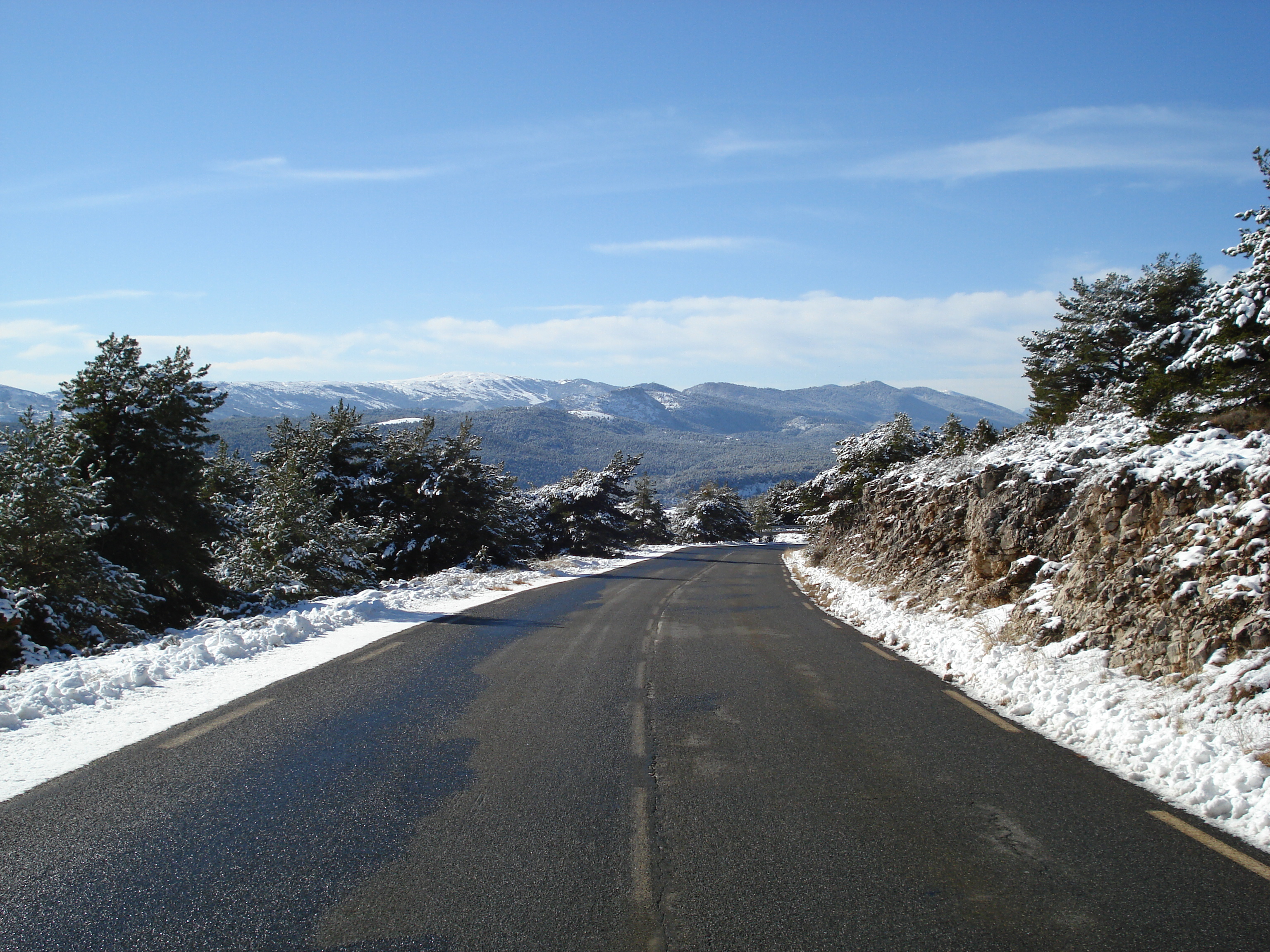 รูปถ่าย ฝรั่งเศส(France) ถนนจากกูร์เซกูลไปเกรโอลีแยร์-เล-เนจ(Coursegoule to Greolieres les neiges road) 2007-01 75