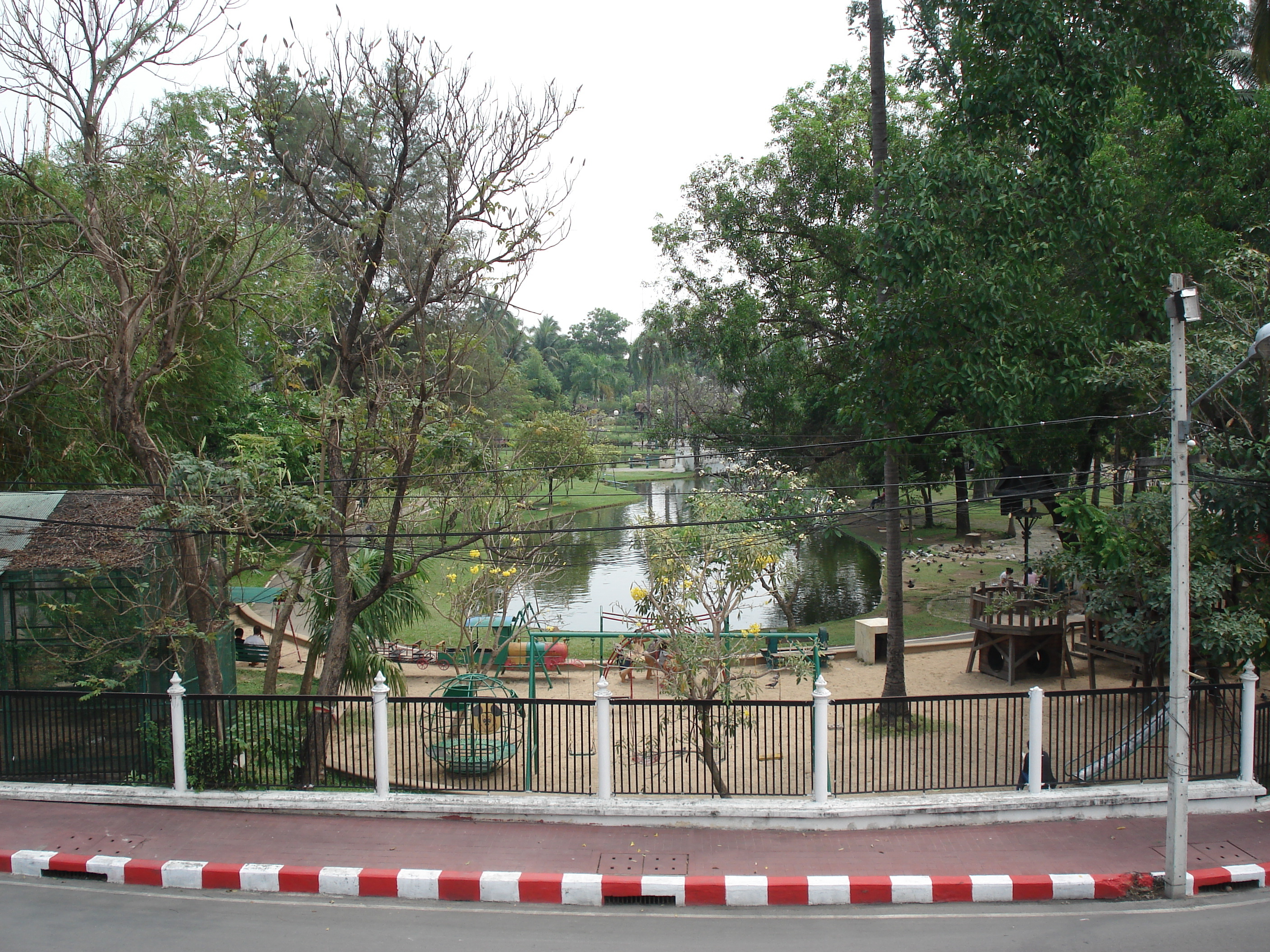 รูปถ่าย ไทย(Thailand) เชียงใหม่(Chiang Mai) ข้างในคุเมืองเชียงใหม่(Inside Canal) สวนบวกหาด(Buak Had Park) 2006-04 22