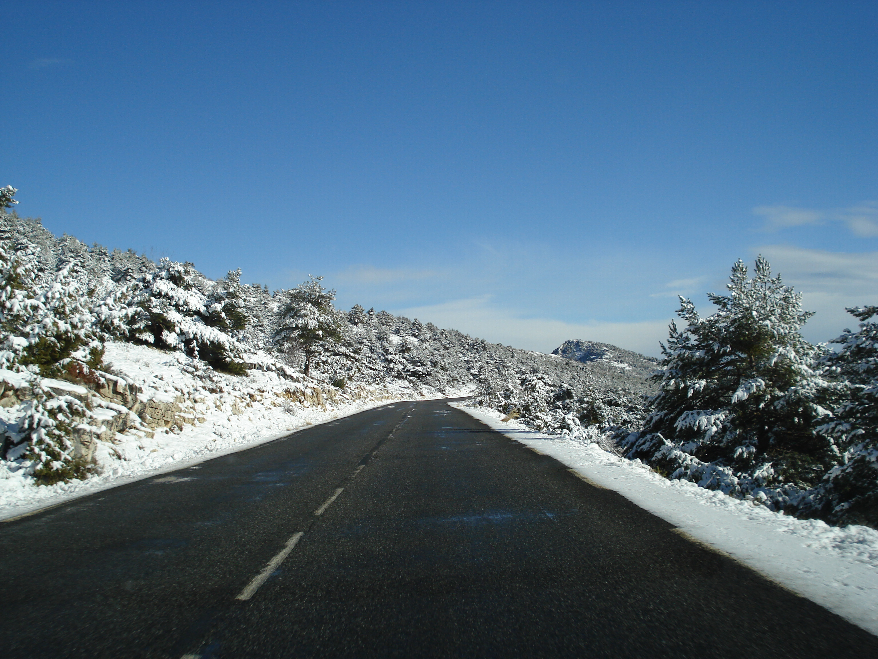รูปถ่าย ฝรั่งเศส(France) ถนนจากกูร์เซกูลไปเกรโอลีแยร์-เล-เนจ(Coursegoule to Greolieres les neiges road) 2007-01 59