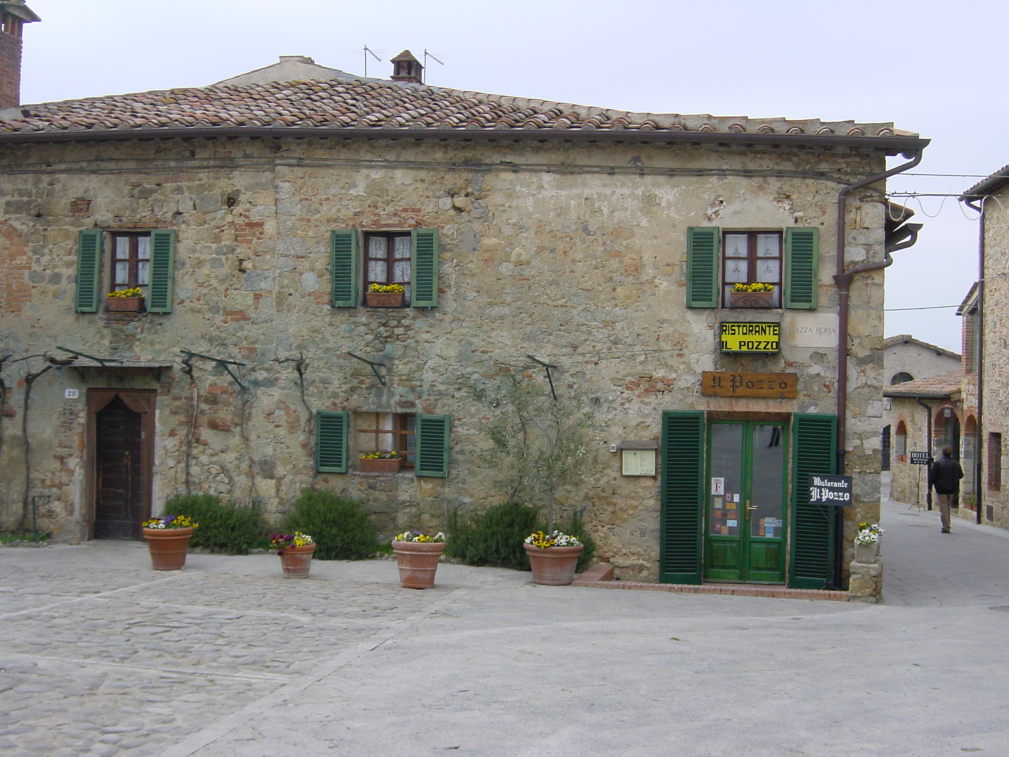 รูปถ่าย อิตาลี(Italy) มงเตอร์ริกกิโอนี(Monteriggioni) 2004-03 14