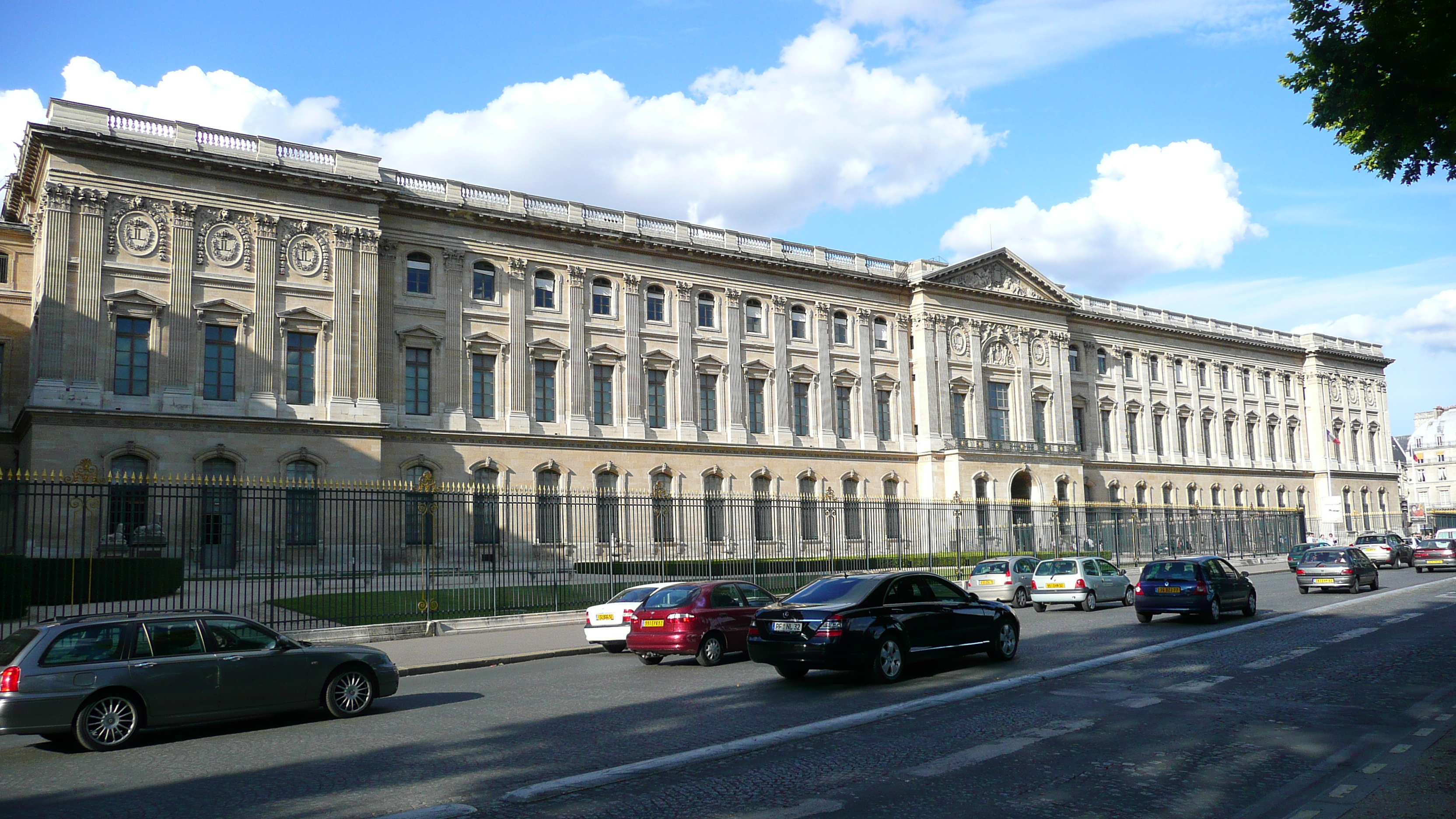 รูปถ่าย ฝรั่งเศส(France) ปารีส(Paris) ลูฟว์(Louvre) ด้านหน้าพระราชวังลูฟวร์ริมแม่น้ำ(Riverside facade of Louvre) 2007-07 31