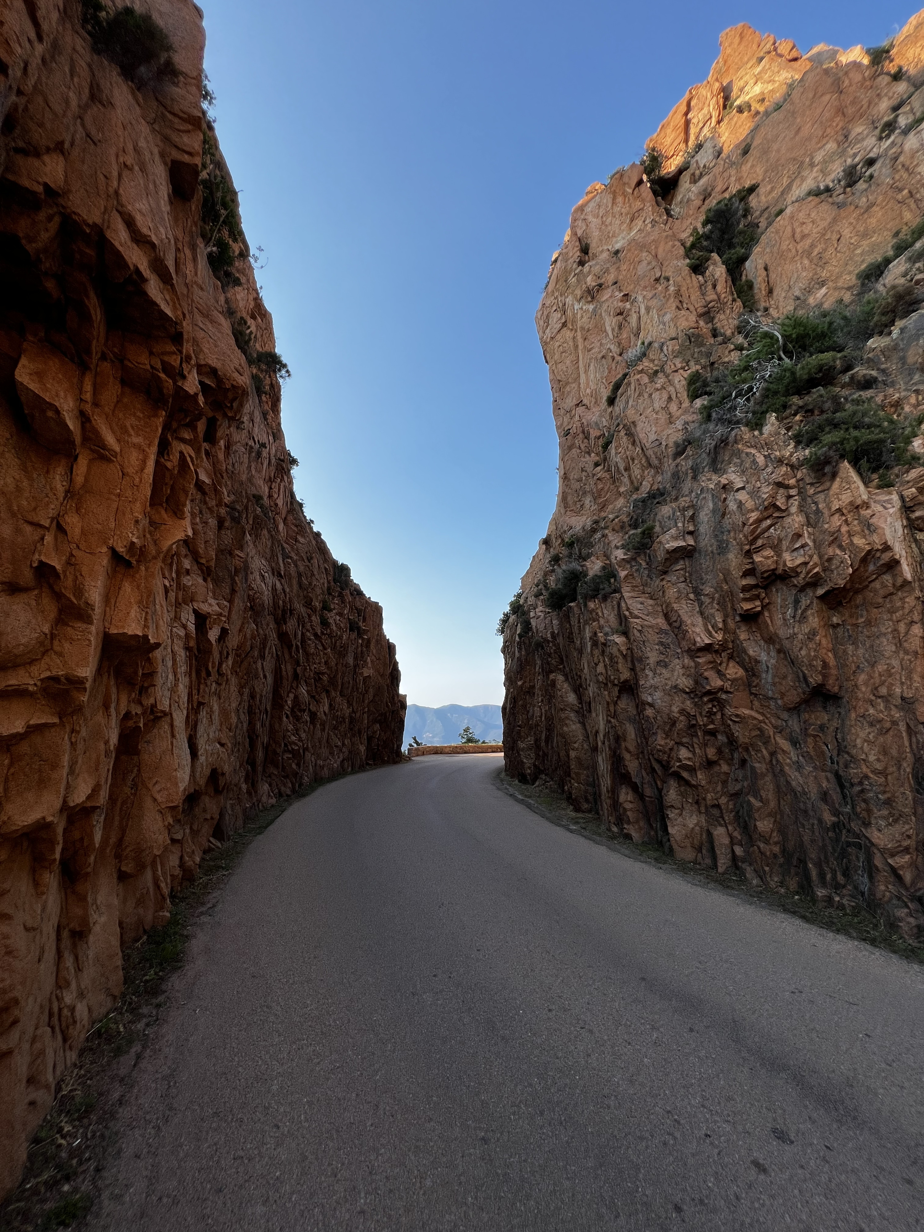 รูปถ่าย ฝรั่งเศส(France) คอร์สิคา(Corsica) หน้าผากาลังก์เดอเปียนา(Calanques de Piana) 2023-06 36