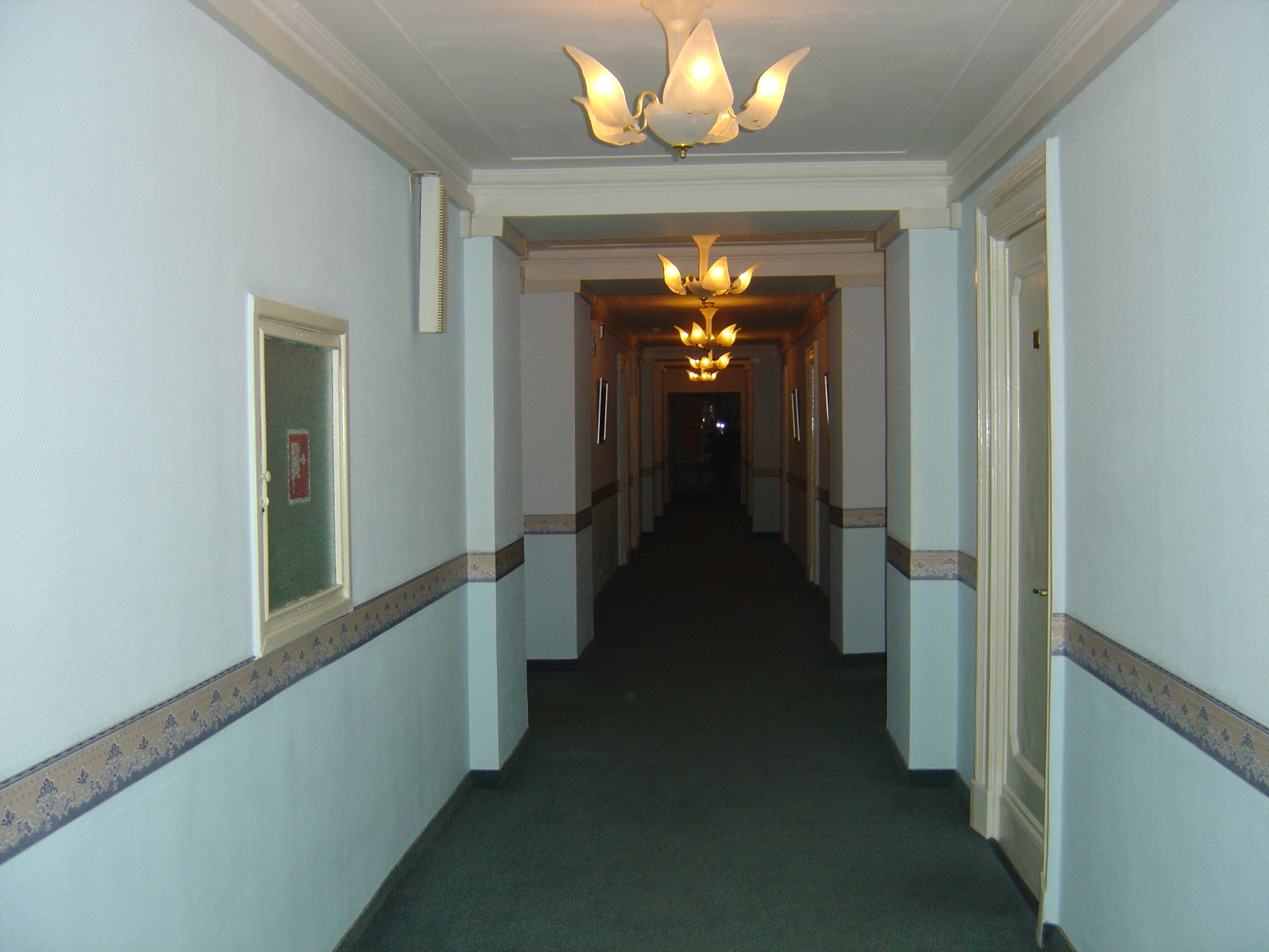 รูปถ่าย รัสเซีย(Russia) มอสโก(Moscow) โรงแรมบูดาเปสต์(Budapest Hotel) 2005-04 10