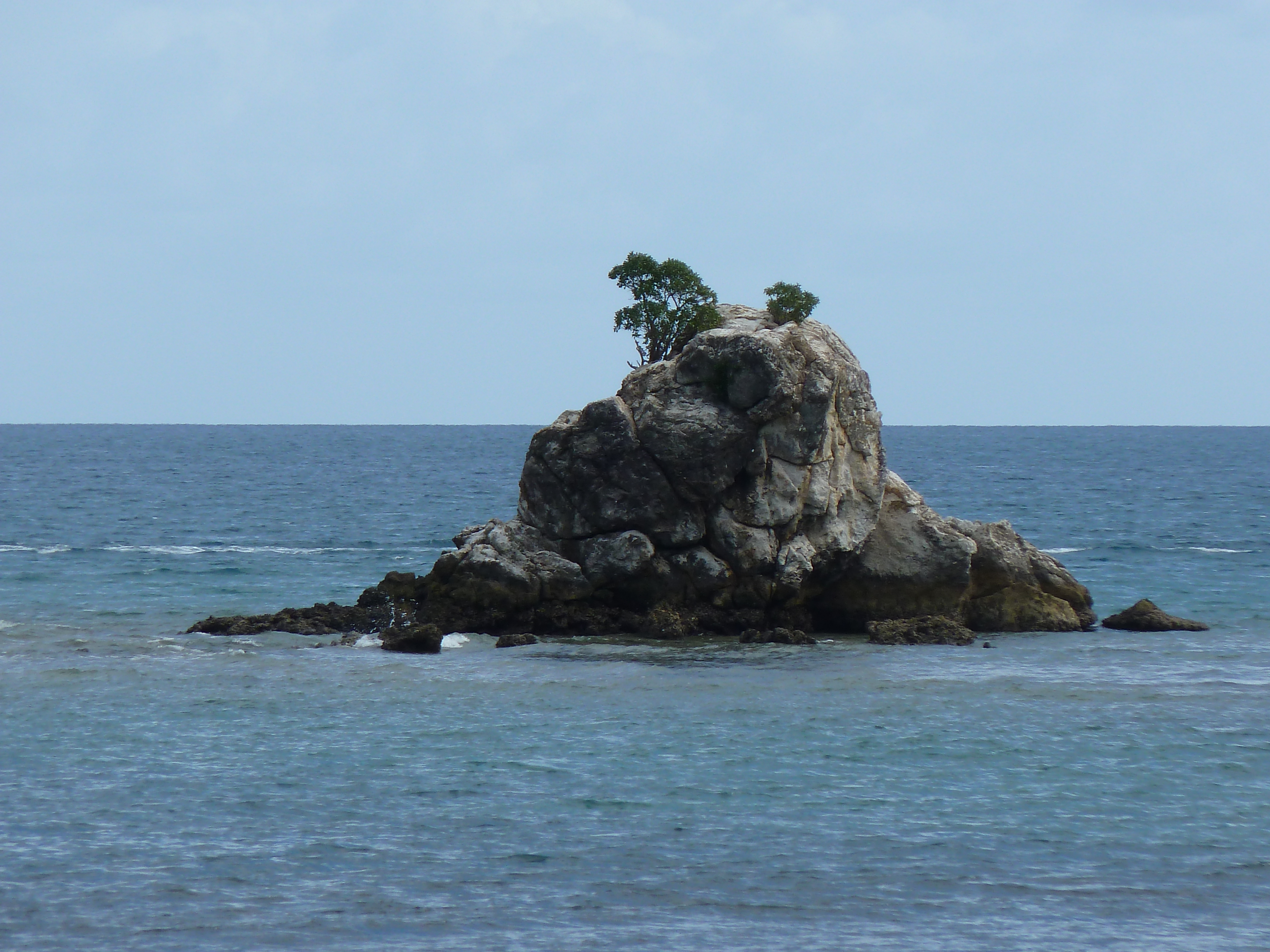รูปถ่าย นิวแคลิโดเนีย(New Caledonia) นูเมอา(Noumea) อ่าวอ็องส์วาตา(Anse Vata) 2010-05 15