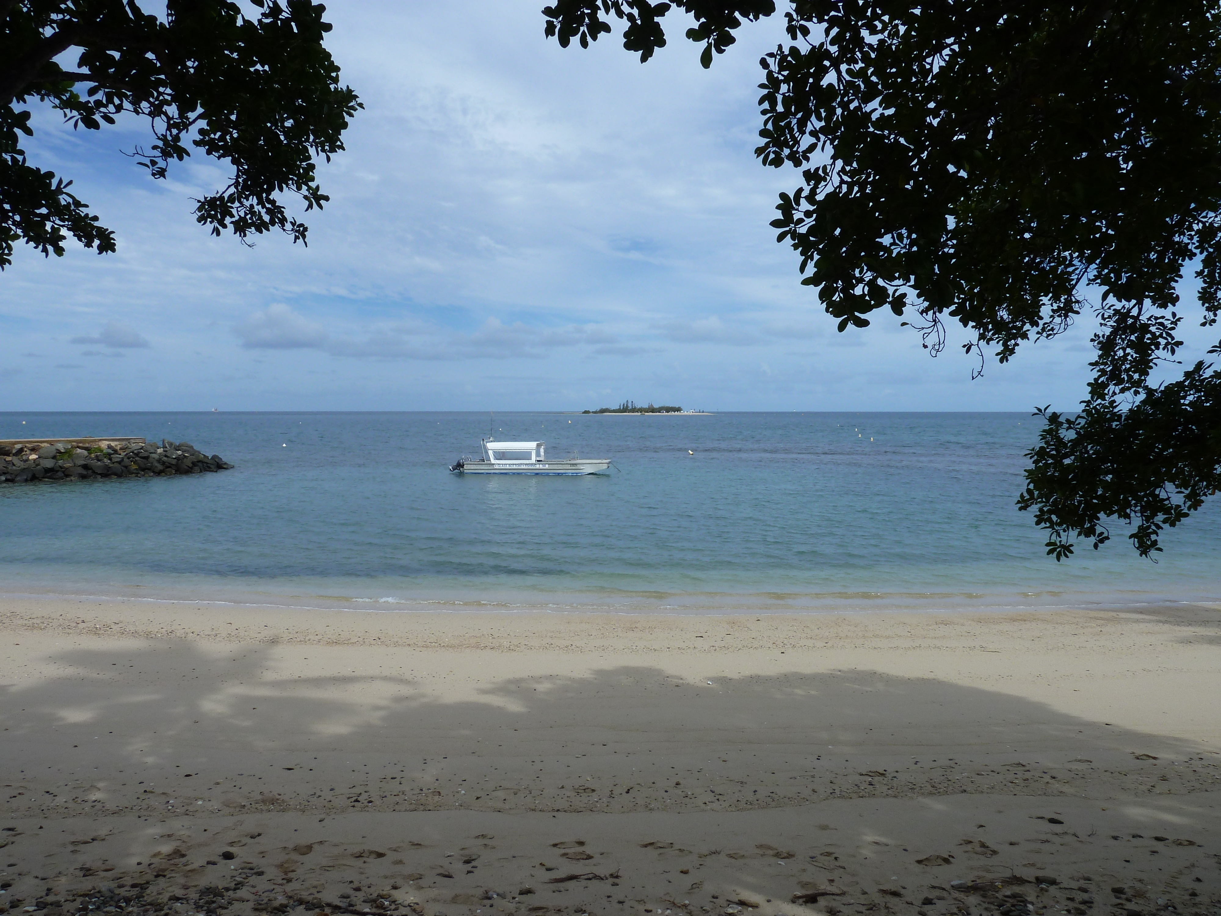 รูปถ่าย นิวแคลิโดเนีย(New Caledonia) นูเมอา(Noumea) อ่าวอ็องส์วาตา(Anse Vata) 2010-05 31