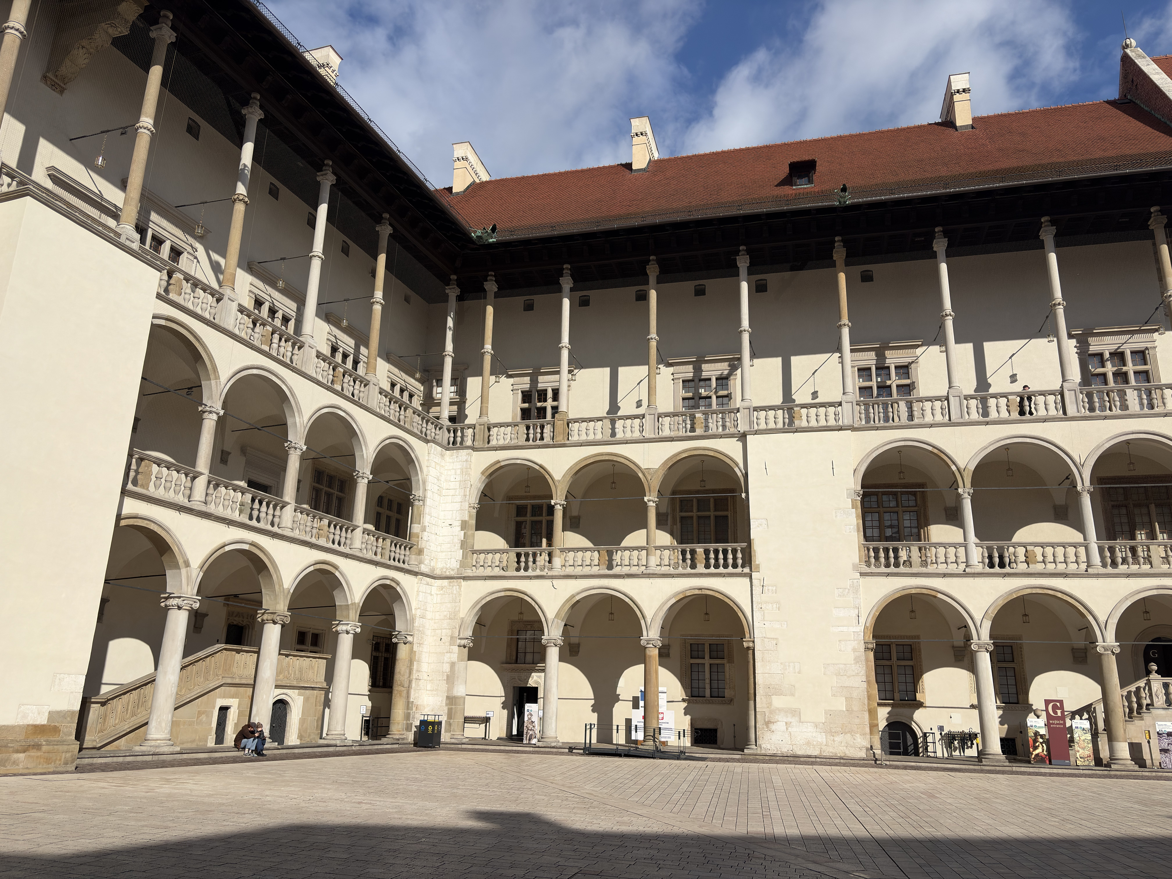 รูปถ่าย โปแลนด์(Poland) คราคูฟ(Krakow) ปราสาทวาเวล(Wawel castle) 2026-09 24