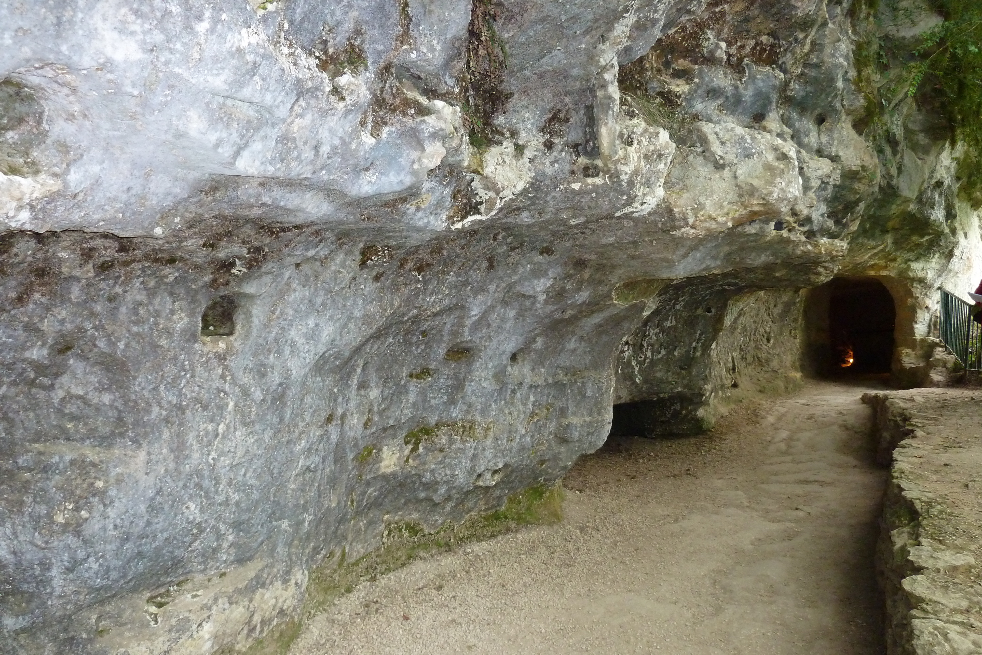 รูปถ่าย ฝรั่งเศส(France) ลาร็อกแซ็งคริสตอฟ(La Roque St Christophe) 2010-08 41