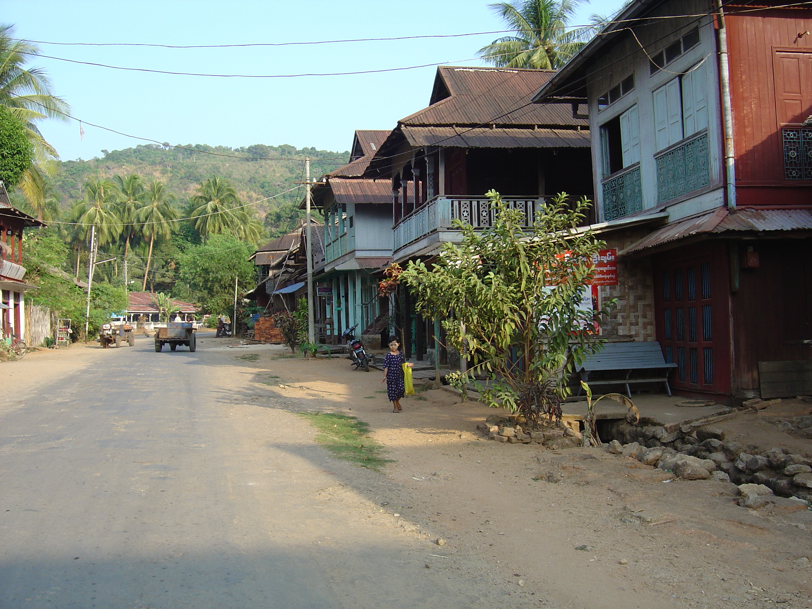 รูปถ่าย พม่า(Myanmar) ถนนจากทวายไปหาดหม่องมะกัน(Road from Dawei to Maungmagan beach) 2005-01 35