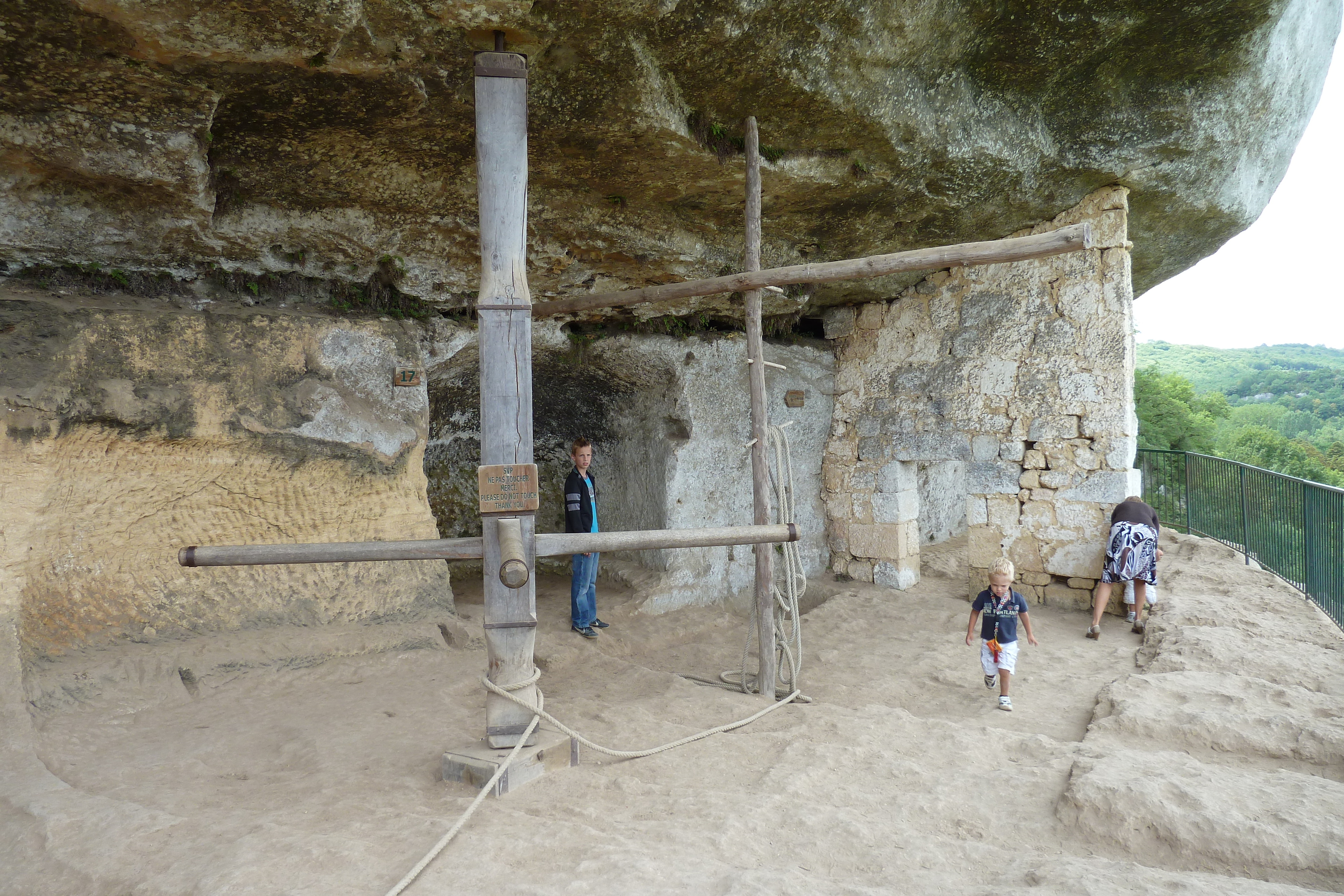 รูปถ่าย ฝรั่งเศส(France) ลาร็อกแซ็งคริสตอฟ(La Roque St Christophe) 2010-08 51