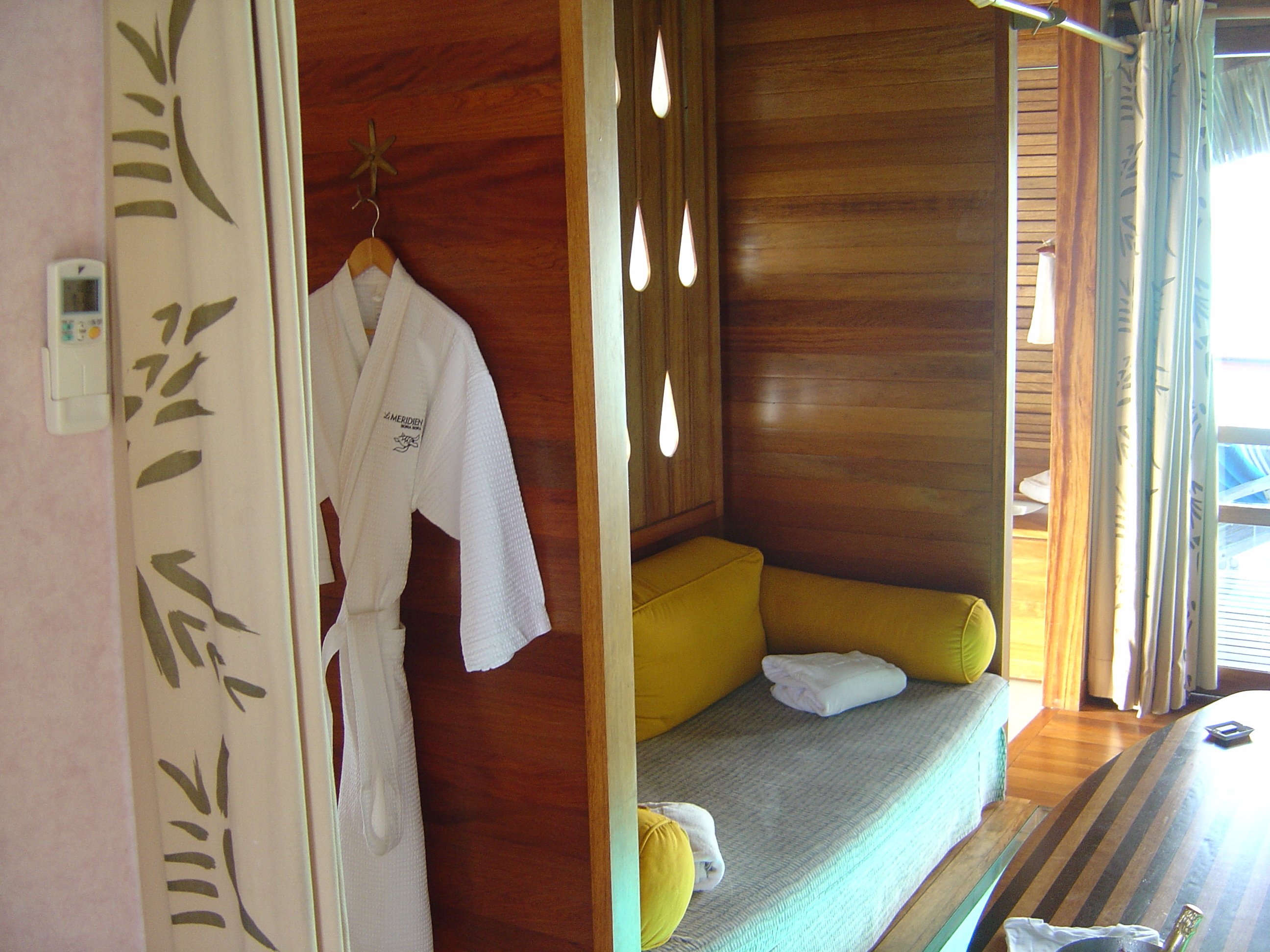 รูปถ่าย เฟรนช์โพลี่นีเซีย(Polynesia) โรงแรมเลอเมอริเดียน โบราโบรา(Meridien Bora Bora Hotel) 2006-04 95