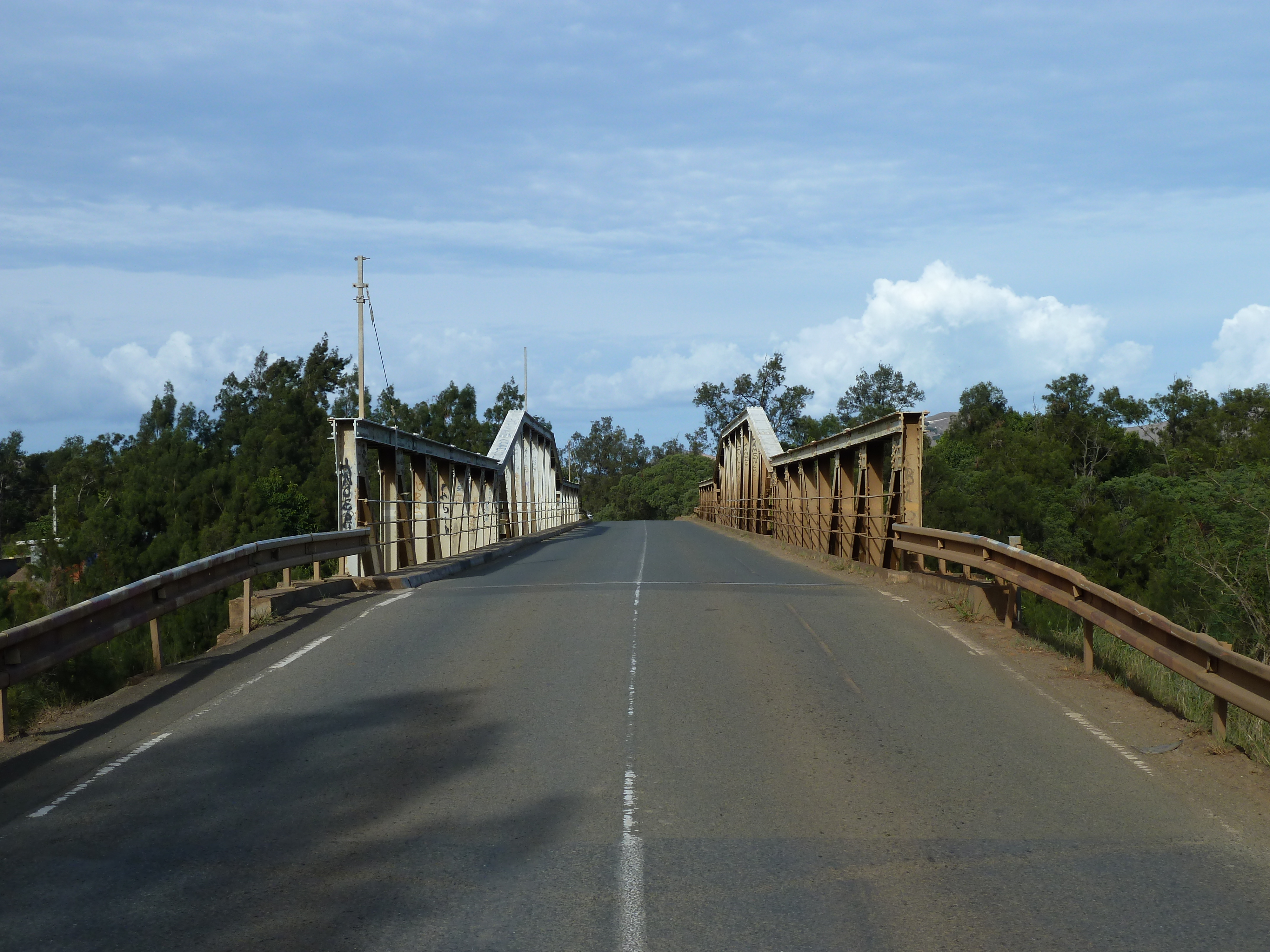 รูปถ่าย นิวแคลิโดเนีย(New Caledonia) ถนนจากตงตูตาไปทีโอ(Tontouta to Thio road) 2010-05 85