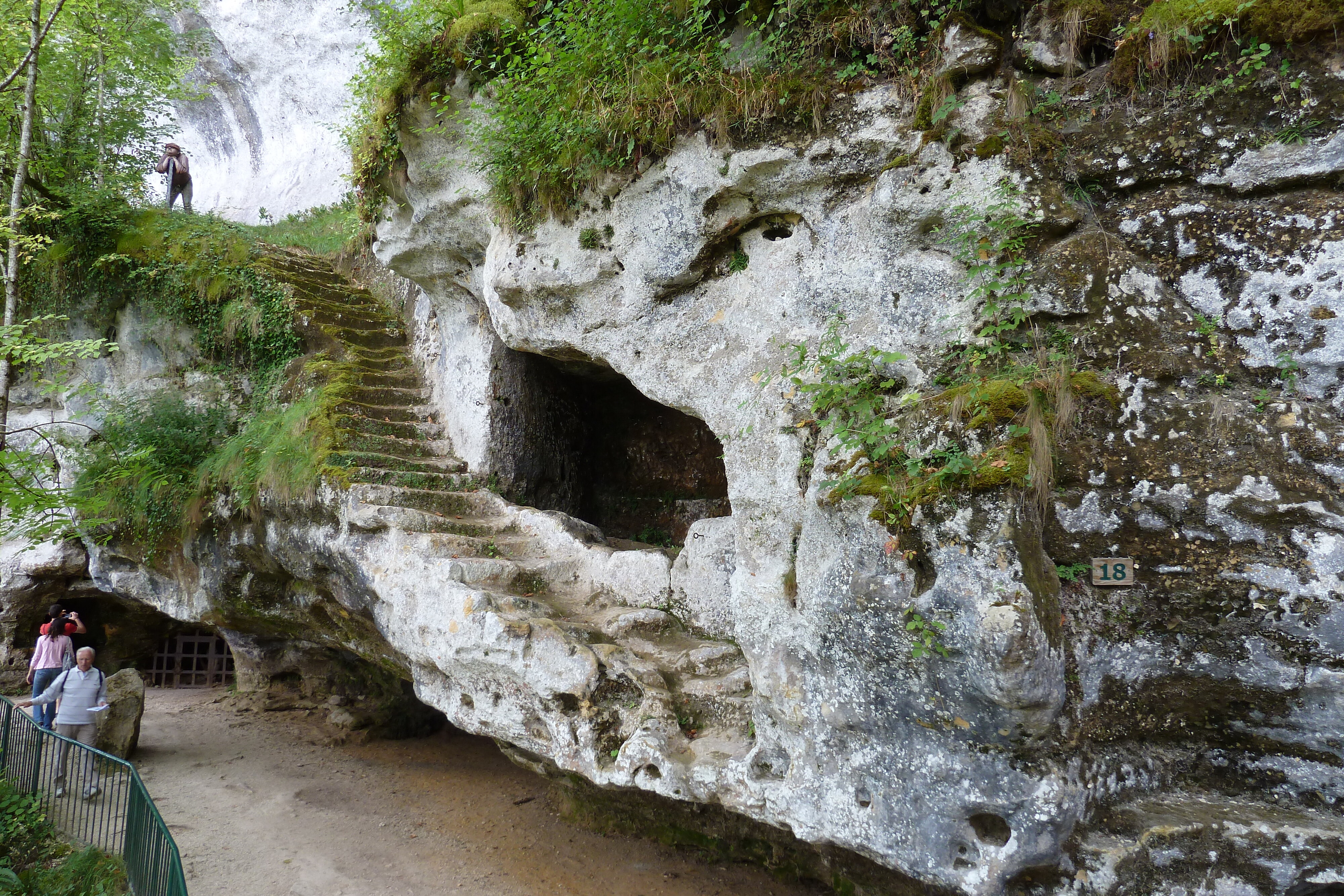 รูปถ่าย ฝรั่งเศส(France) ลาร็อกแซ็งคริสตอฟ(La Roque St Christophe) 2010-08 48