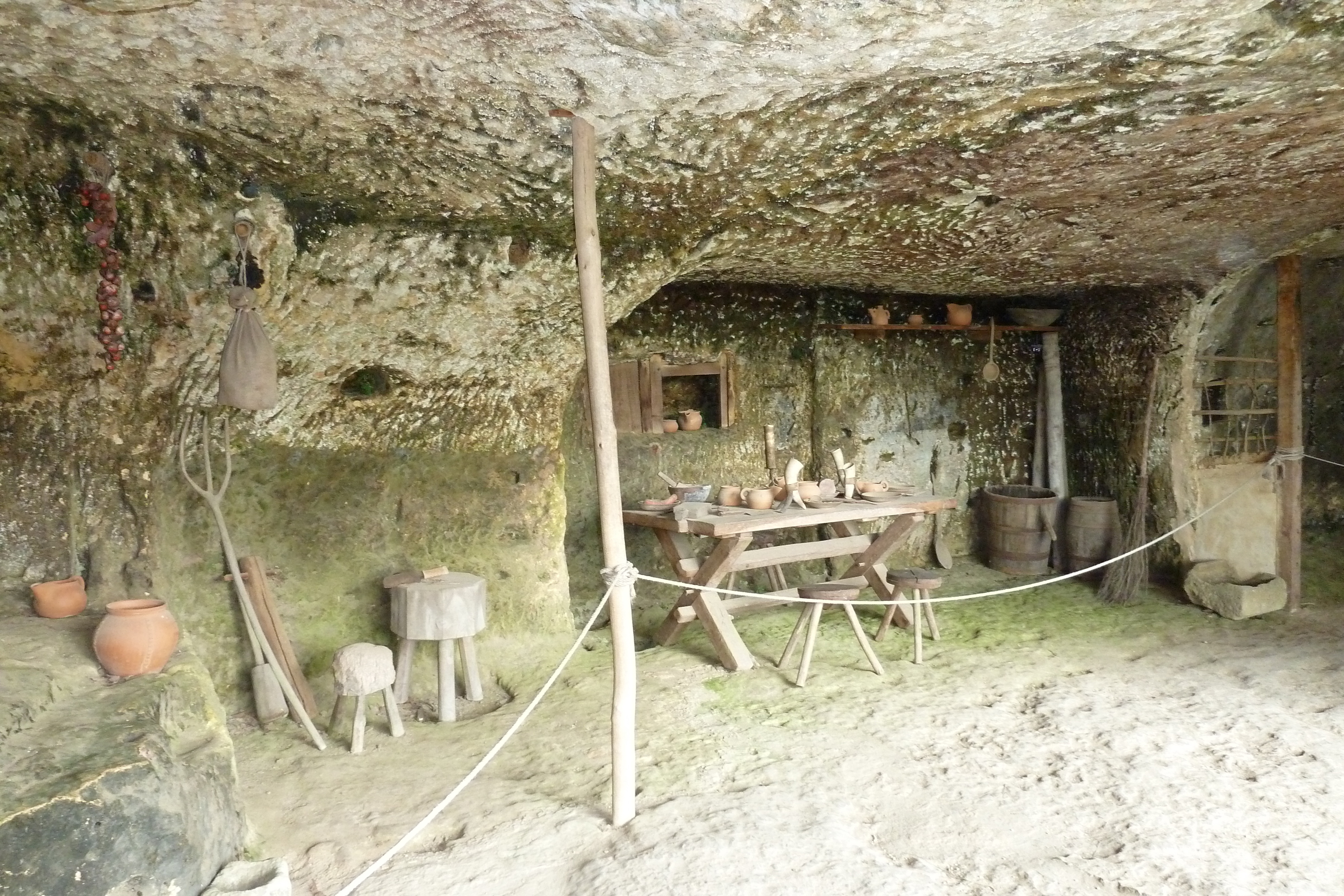 รูปถ่าย ฝรั่งเศส(France) ลาร็อกแซ็งคริสตอฟ(La Roque St Christophe) 2010-08 46