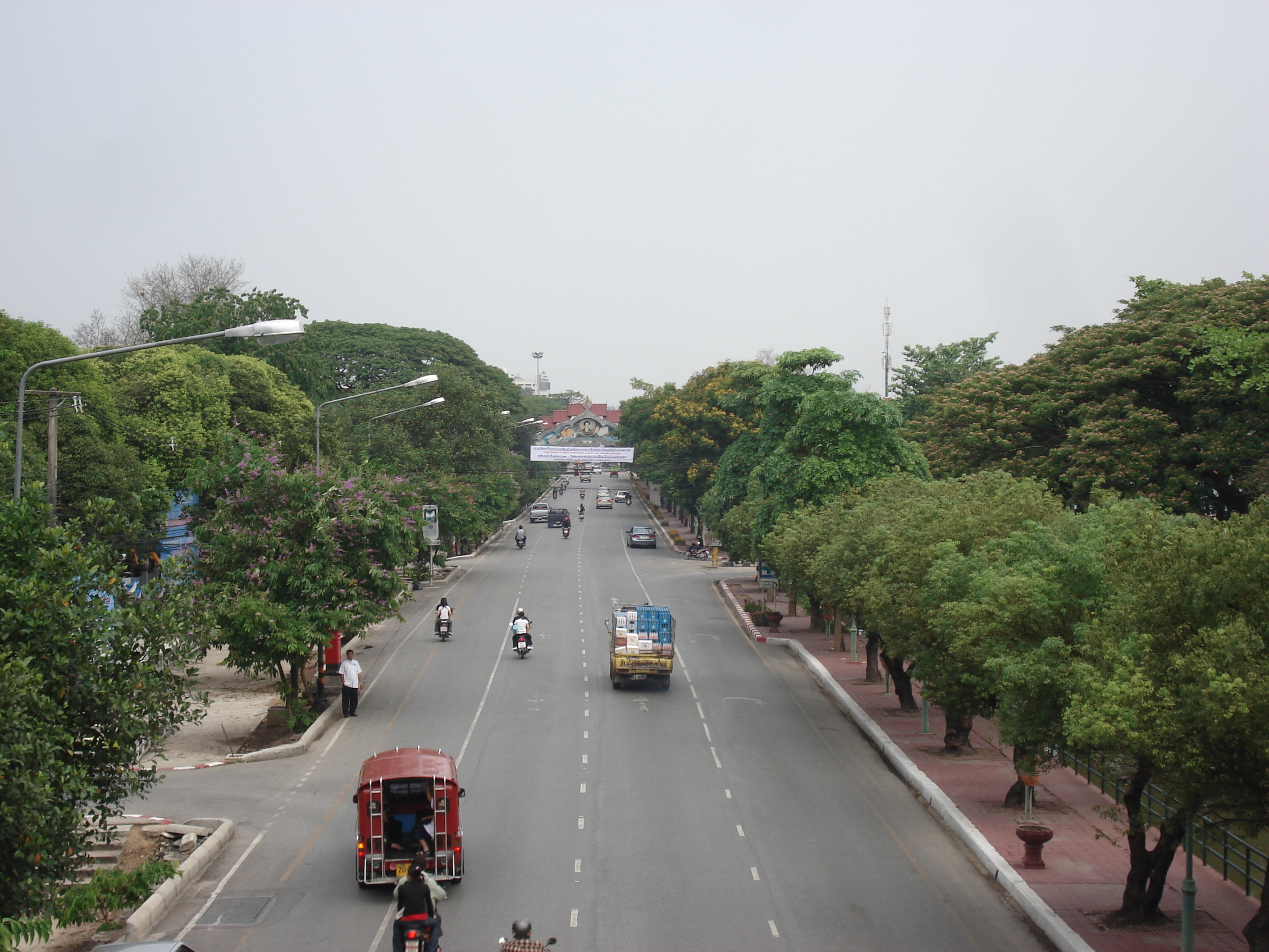 รูปถ่าย ไทย(Thailand) เชียงใหม่(Chiang Mai) ข้างในคุเมืองเชียงใหม่(Inside Canal) ถนนอารักษ์(ในคูเมือง)(Arrak Road(Canal)) 2006-04 10