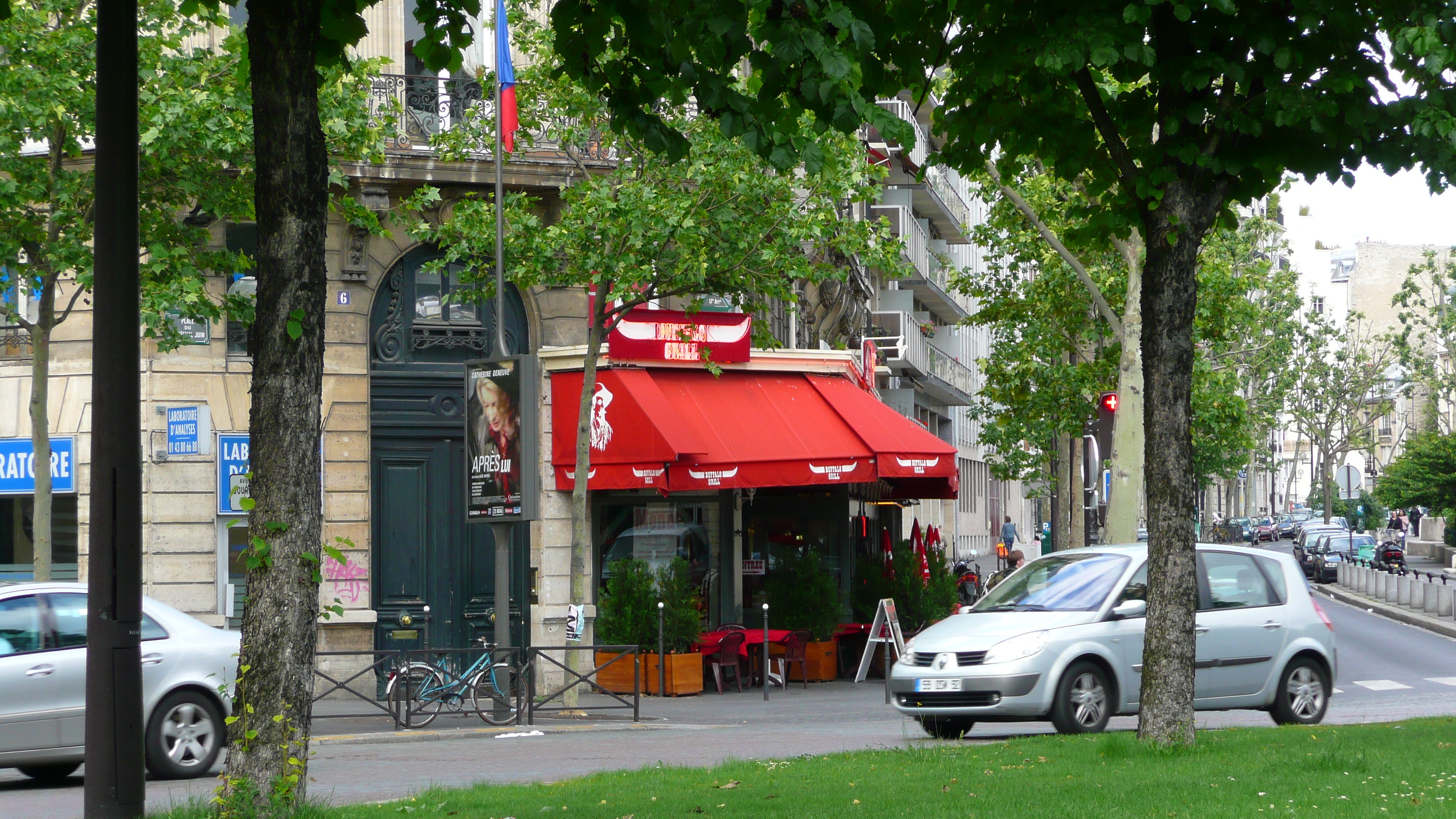 รูปถ่าย ฝรั่งเศส(France) ปารีส(Paris) คุ้มที่ 17 (17th Arrondissement) จัตุรัสแปแรร์(Place Pereire) 2007-05 0