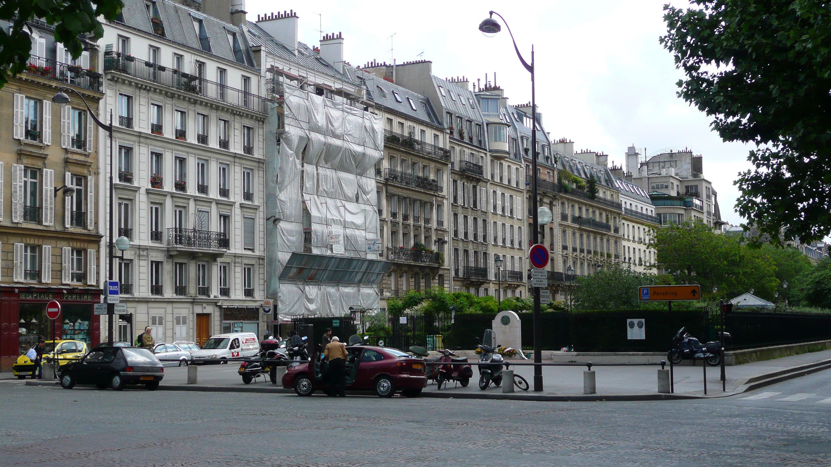 รูปถ่าย ฝรั่งเศส(France) ปารีส(Paris) คุ้มที่ 17 (17th Arrondissement) จัตุรัสแปแรร์(Place Pereire) 2007-05 38