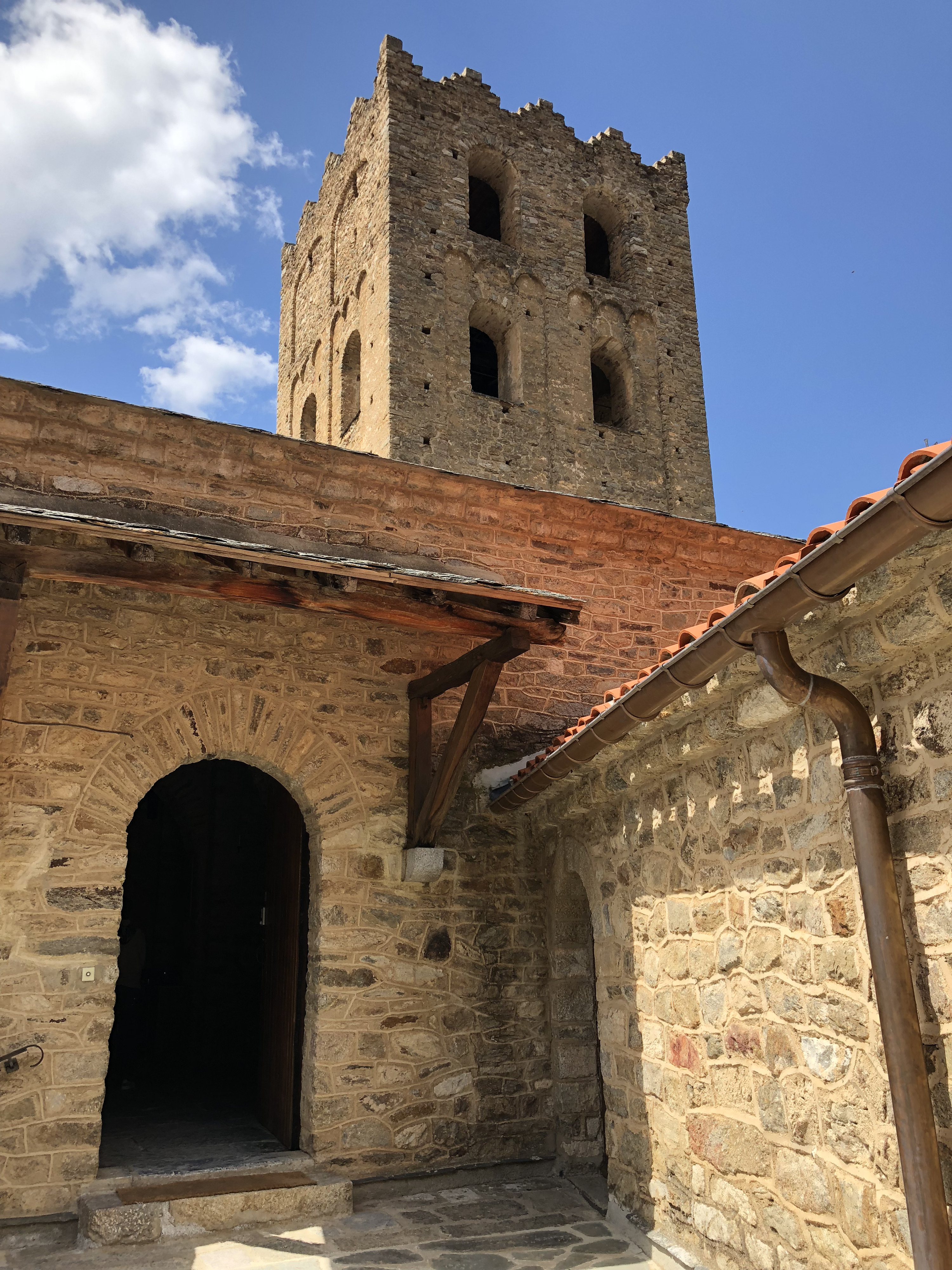 รูปถ่าย ฝรั่งเศส(France) แอบบีแซ็งมาร์แต็งดูกานีกู(Abbaye Saint Martin du Canigou) 2018-04 30