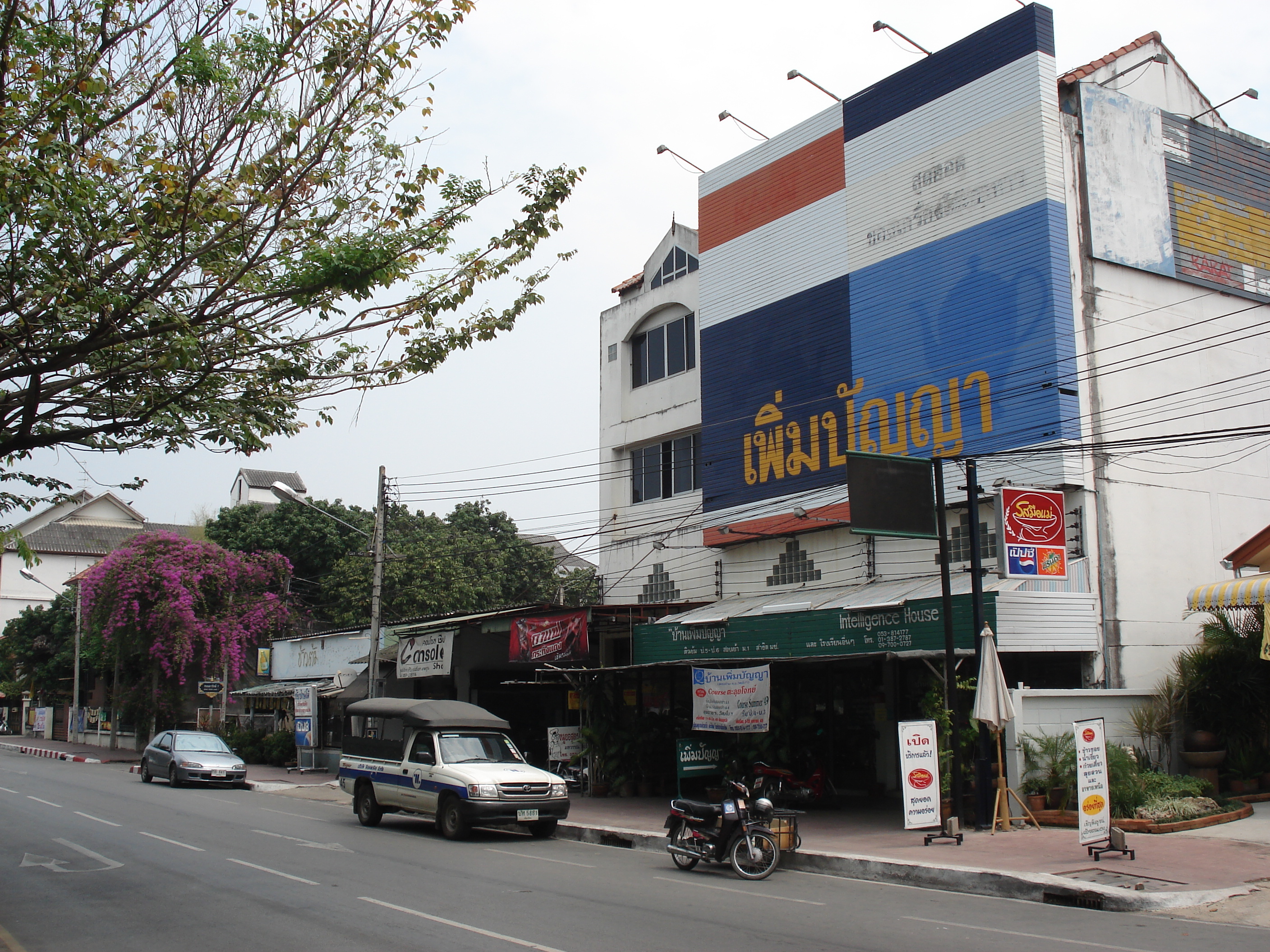 รูปถ่าย ไทย(Thailand) เชียงใหม่(Chiang Mai) ข้างในคุเมืองเชียงใหม่(Inside Canal) ถนนอารักษ์(ในคูเมือง)(Arrak Road(Canal)) 2006-04 9