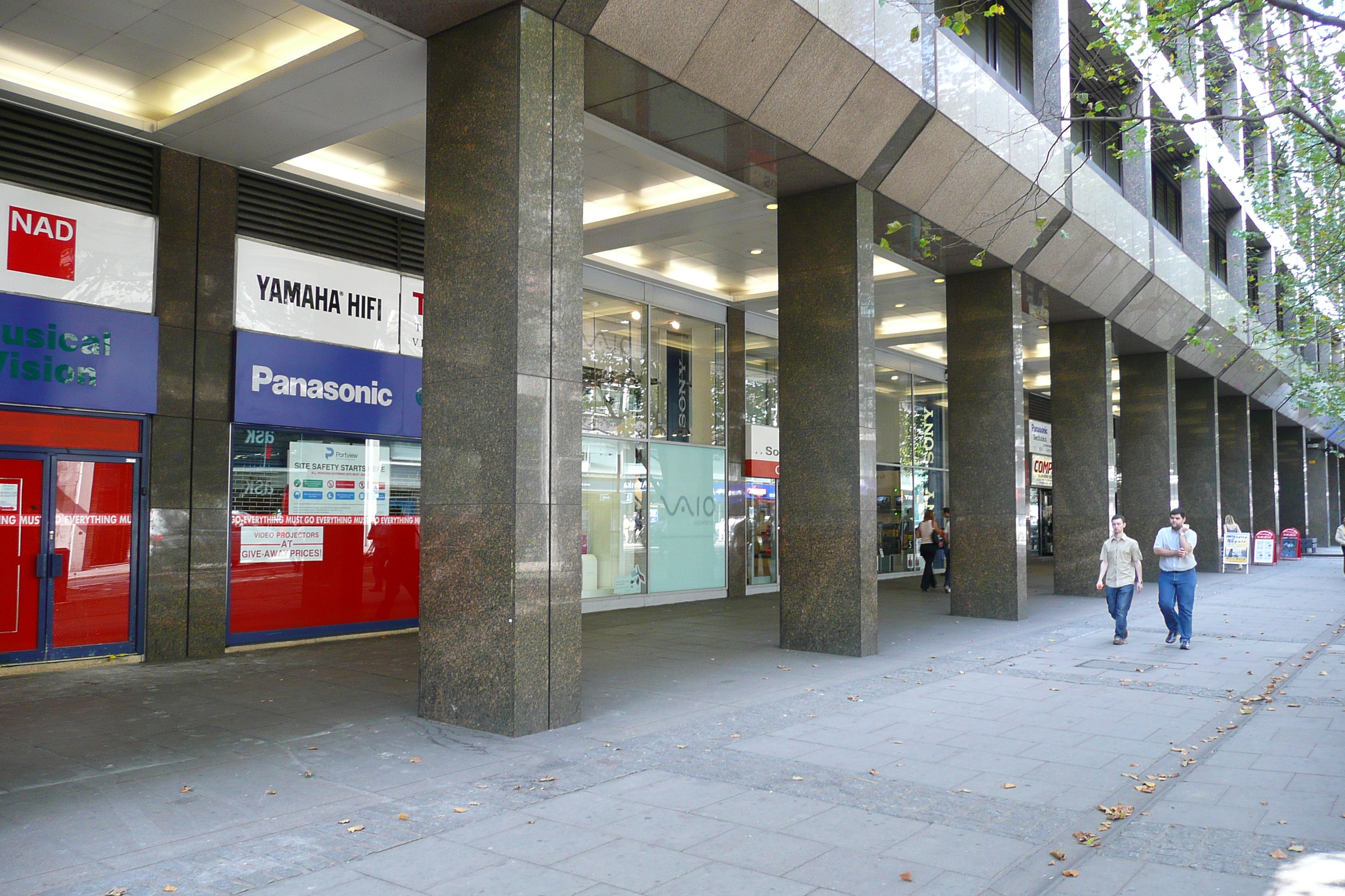 รูปถ่าย อังกฤษ(United Kingdom) ลอนดอน(London) ถนนท็อตแนมคอร์ต(Tottenham Court Road) 2007-09 50