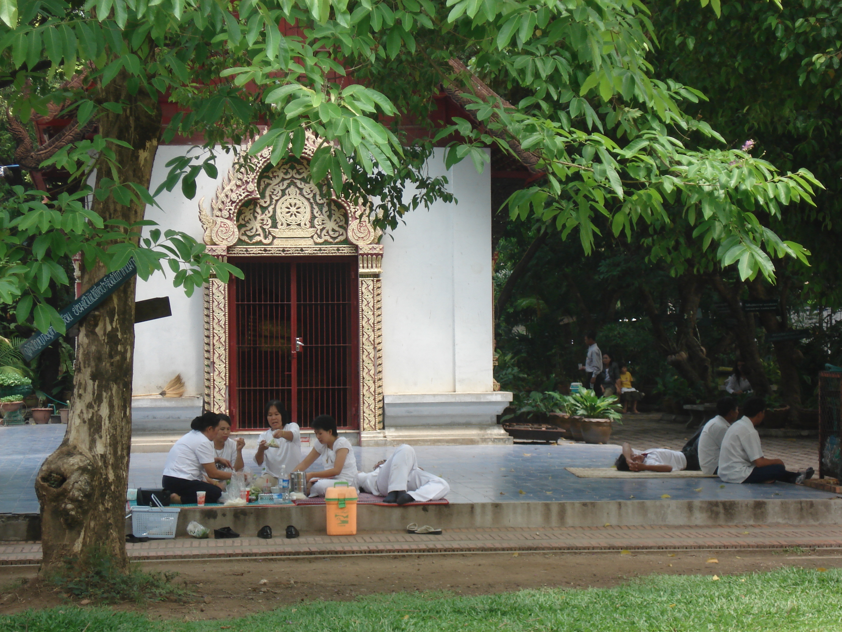 รูปถ่าย ไทย(Thailand) เชียงใหม่(Chiang Mai) ข้างในคุเมืองเชียงใหม่(Inside Canal) วัดพระสิงห์(Wat Phra Sing temple) 2006-04 16