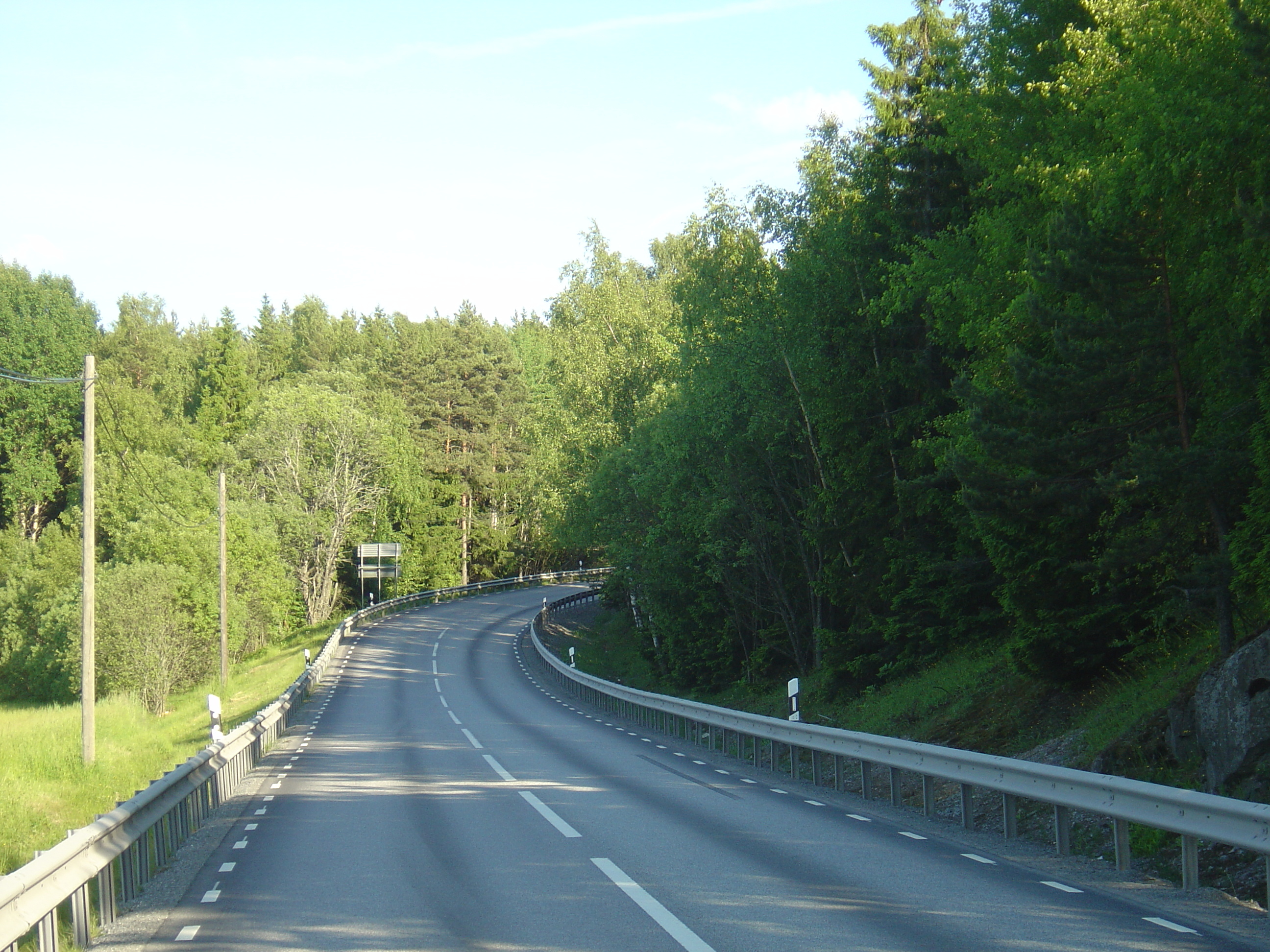 รูปถ่าย สวีเดน(Sweden) ถนนจากซิกทูนาไปอุปซอลา(Sigtuna to Uppsala road) 2005-06 12
