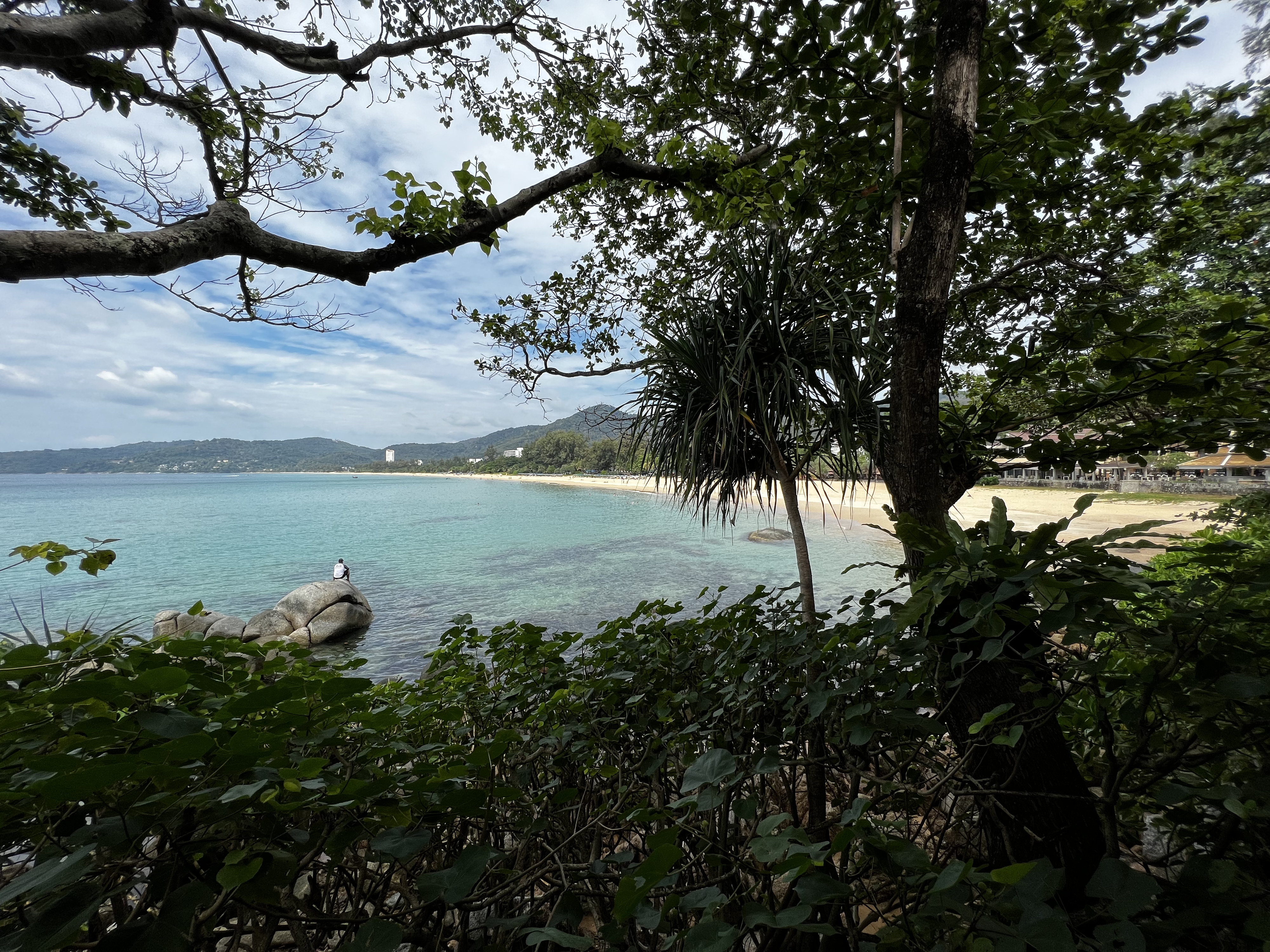 รูปถ่าย ไทย(Thailand) ภูเก็ต(Phuket) หาดกะรน(Karon Beach) ร้านอาหารออนเดอะร็อก(On the rock Restaurant) 2021-12 24