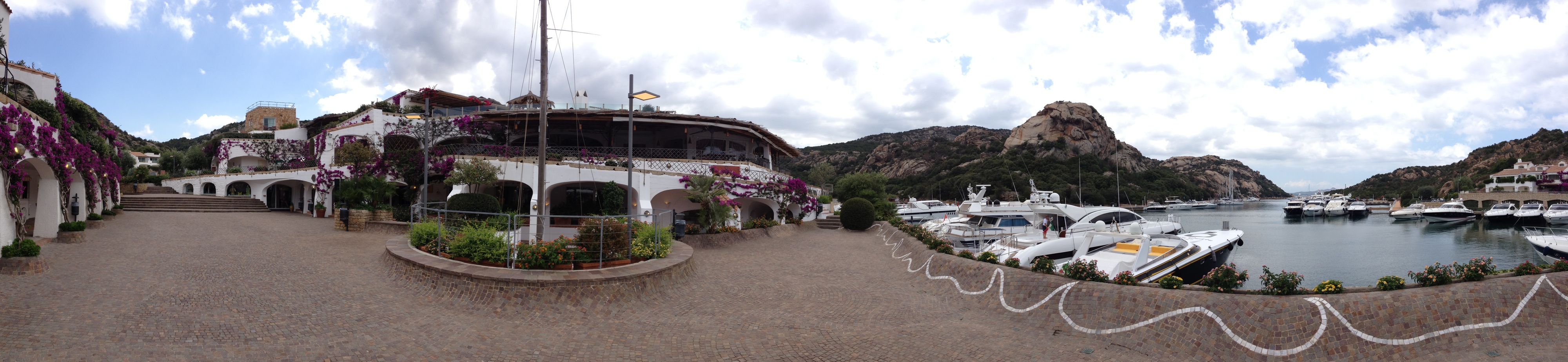 รูปถ่าย อิตาลี(Italy) ซาร์ดิเนีย(Sardinia) ปอลตูกวาตู(Poltu Quatu) 2015-06 16