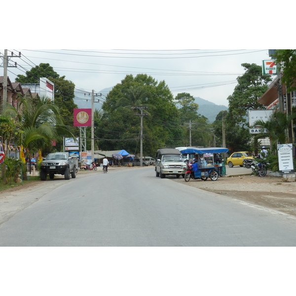 รูปถ่าย ไทย(Thailand) เกาะช้าง(Ko Chang) ถนนบนเกาะ(Island road) 2011-02 47