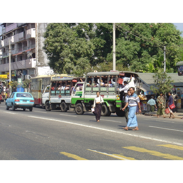 รูปถ่าย พม่า(Myanmar) ย่างกุ้ง(Yangon) 2005-01 145