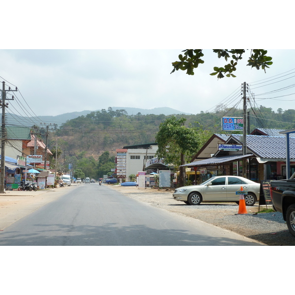 รูปถ่าย ไทย(Thailand) เกาะช้าง(Ko Chang) ถนนบนเกาะ(Island road) 2011-02 61