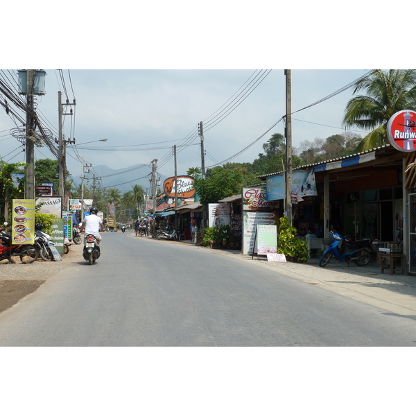 รูปถ่าย ไทย(Thailand) เกาะช้าง(Ko Chang) ถนนบนเกาะ(Island road) 2011-02 39