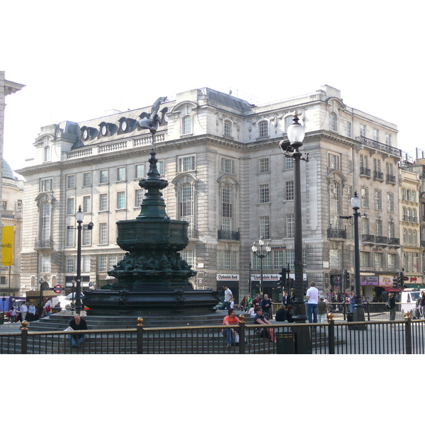 รูปถ่าย อังกฤษ(United Kingdom) ลอนดอน(London) ถนนแชฟตส์เบอรี(Shaftesbury Avenue) 2007-09 72